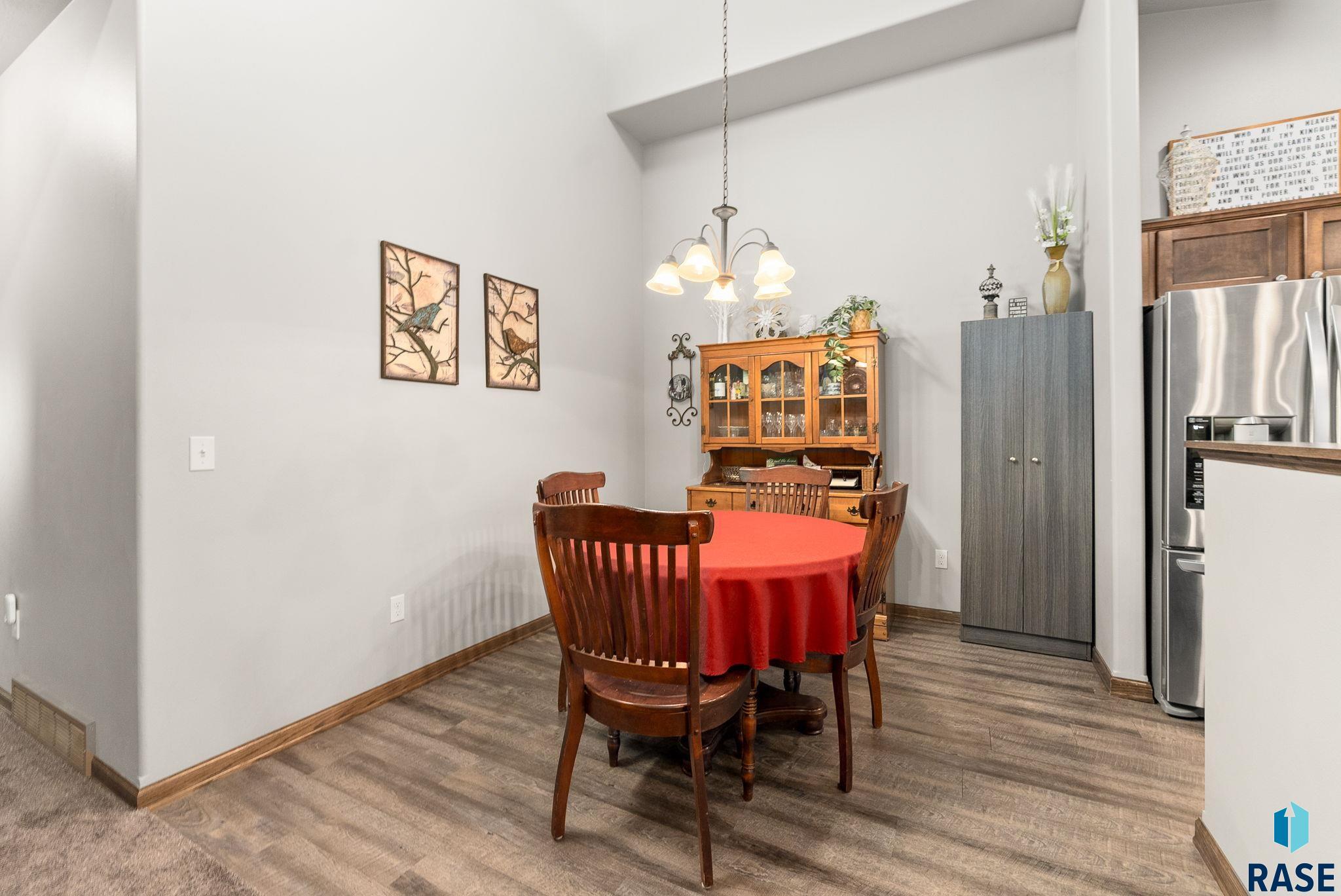 Sioux Falls, South Dakota 57108, United States, 4 Bedrooms Bedrooms, ,2 BathroomsBathrooms,Residential,Contingent,21728