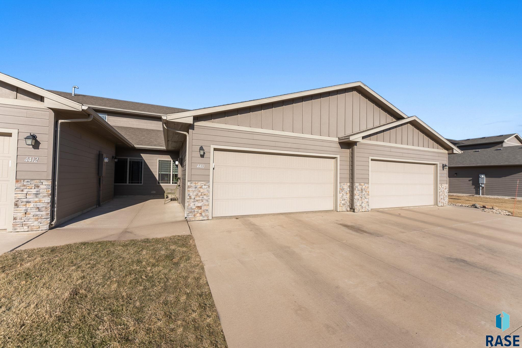 Sioux Falls, South Dakota 57108, United States, 4 Bedrooms Bedrooms, ,2 BathroomsBathrooms,Residential,Contingent,21728