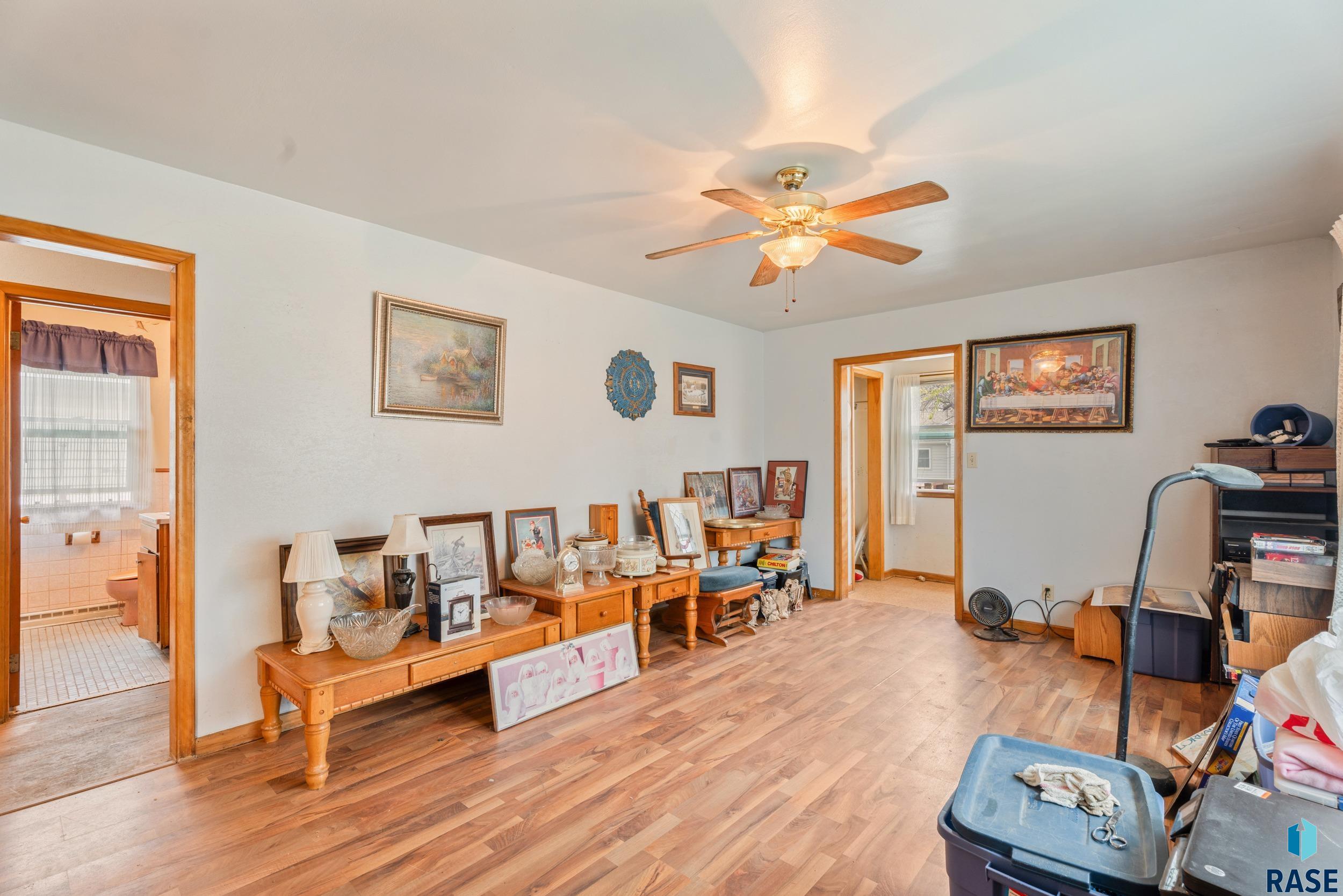 1612 E 2nd St Street, Sioux Falls, New Jersey image 3