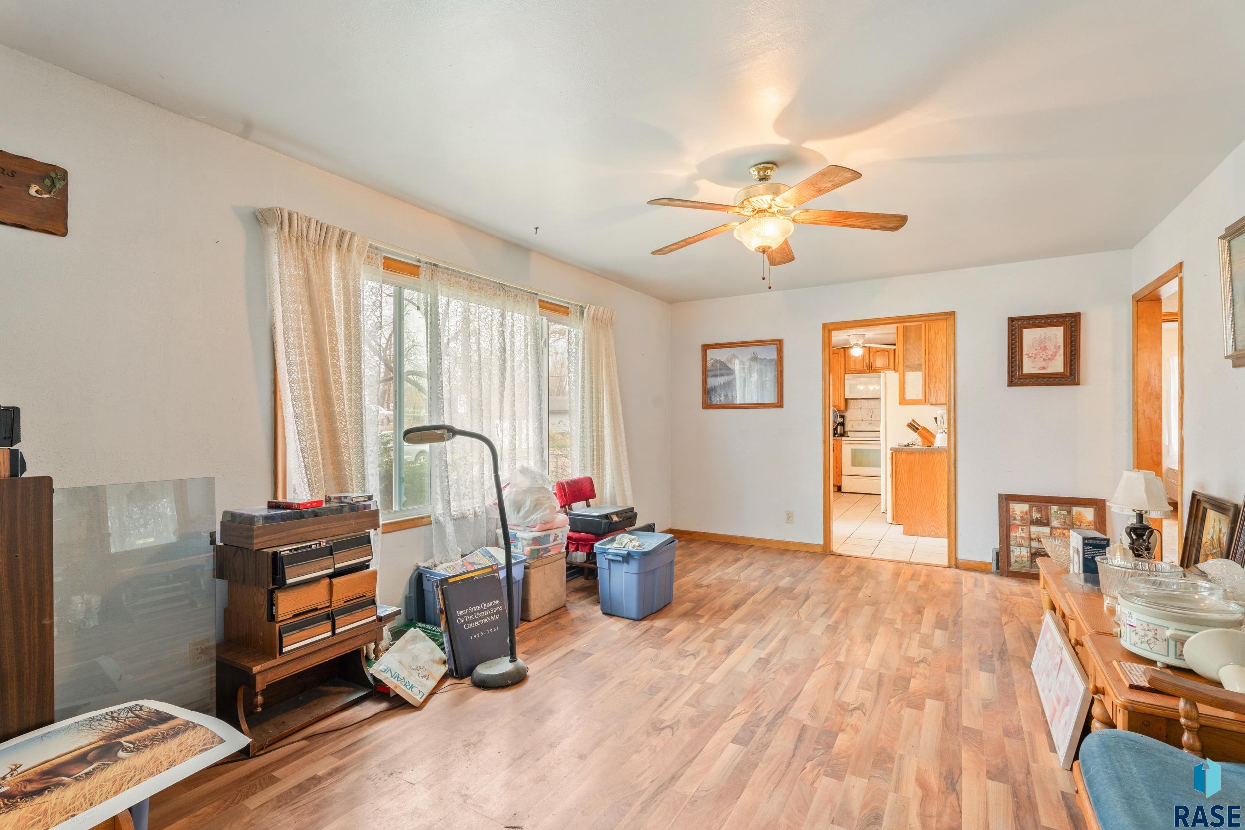 1612 E 2nd St Street, Sioux Falls, New Jersey image 2