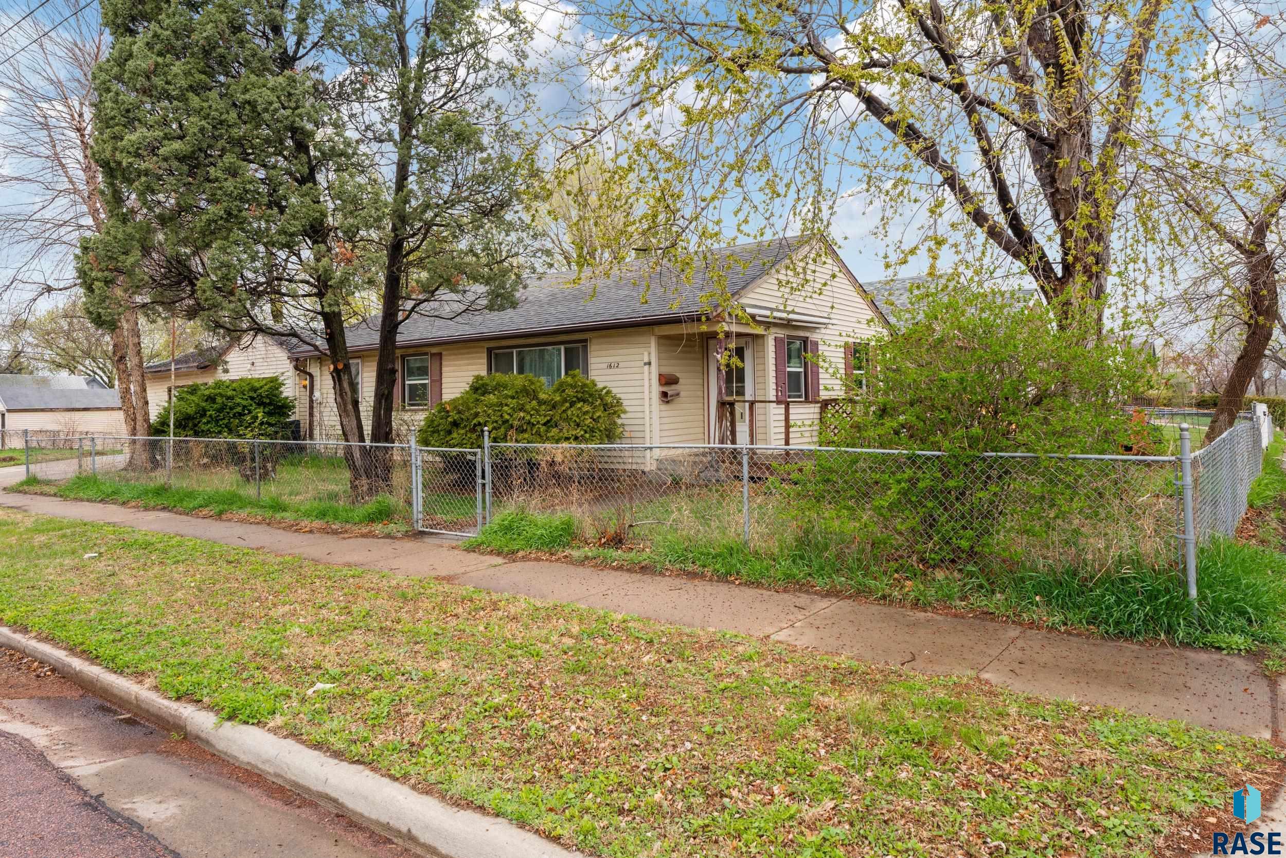1612 E 2nd St Street, Sioux Falls, New Jersey image 1
