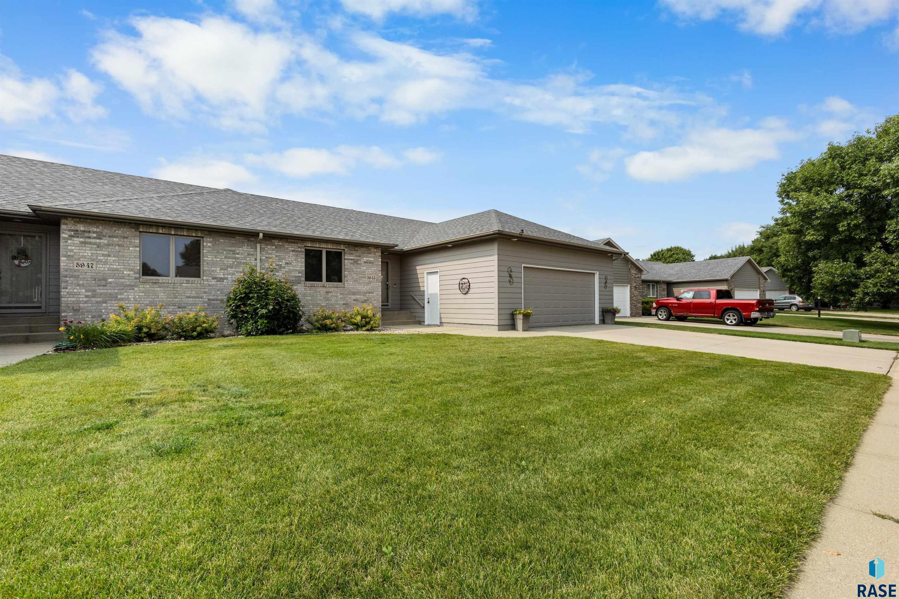 5945 S Lois Ln Lane, Sioux Falls, South Dakota image 2