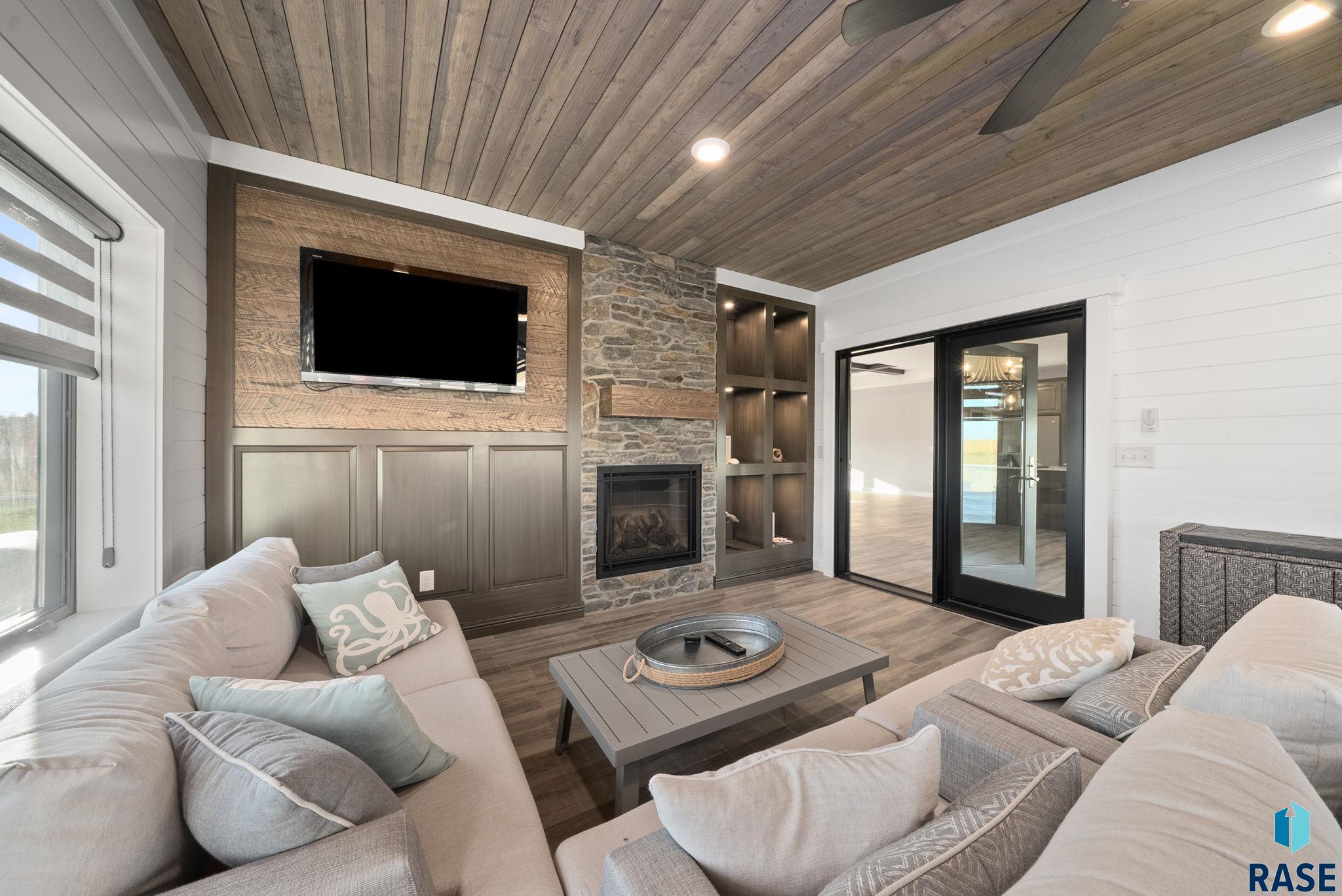 Corsica, South Dakota 57328, United States, 5 Bedrooms Bedrooms, ,3 BathroomsBathrooms,Residential,Active,226727