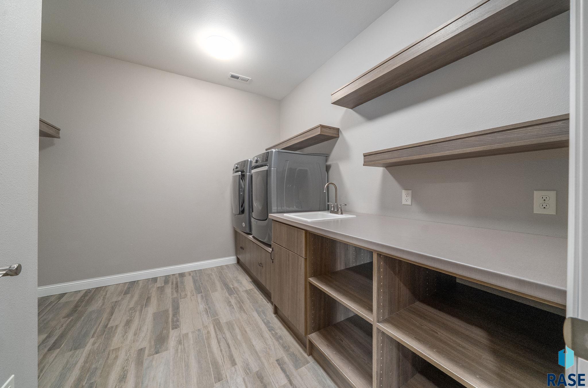 Corsica, South Dakota 57328, United States, 5 Bedrooms Bedrooms, ,3 BathroomsBathrooms,Residential,Active,226727