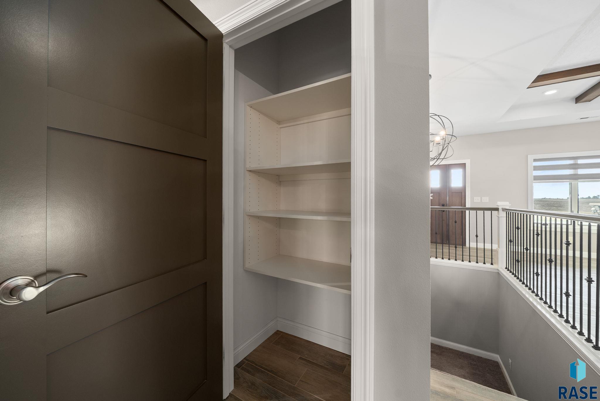 Corsica, South Dakota 57328, United States, 5 Bedrooms Bedrooms, ,3 BathroomsBathrooms,Residential,Active,226727