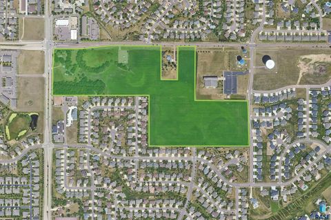 Photo of 27002 S Louise Ave, Sioux Falls, SD 57108 (MLS # 22406722)