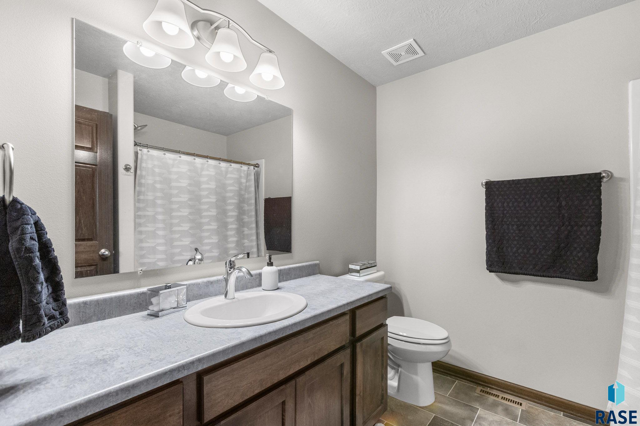 5900 S Bounty Pl Place, Sioux Falls, New Jersey image 5