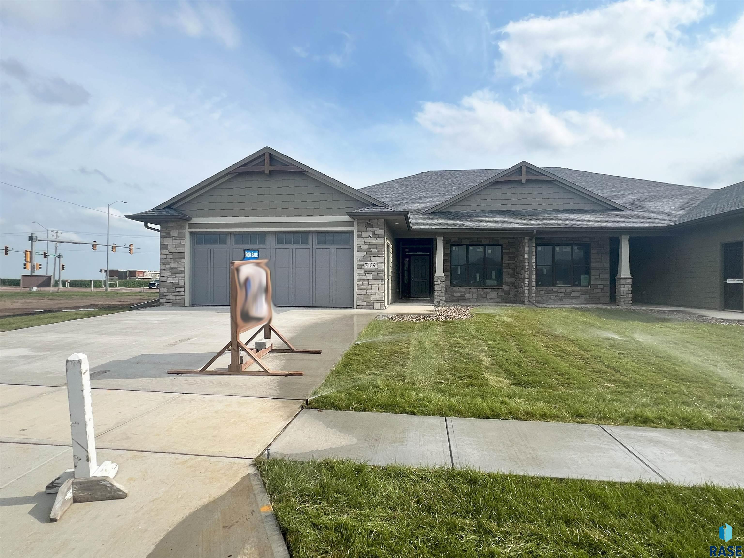 7109 E Copper Stone Cir Circle, Sioux Falls, South Dakota image 1