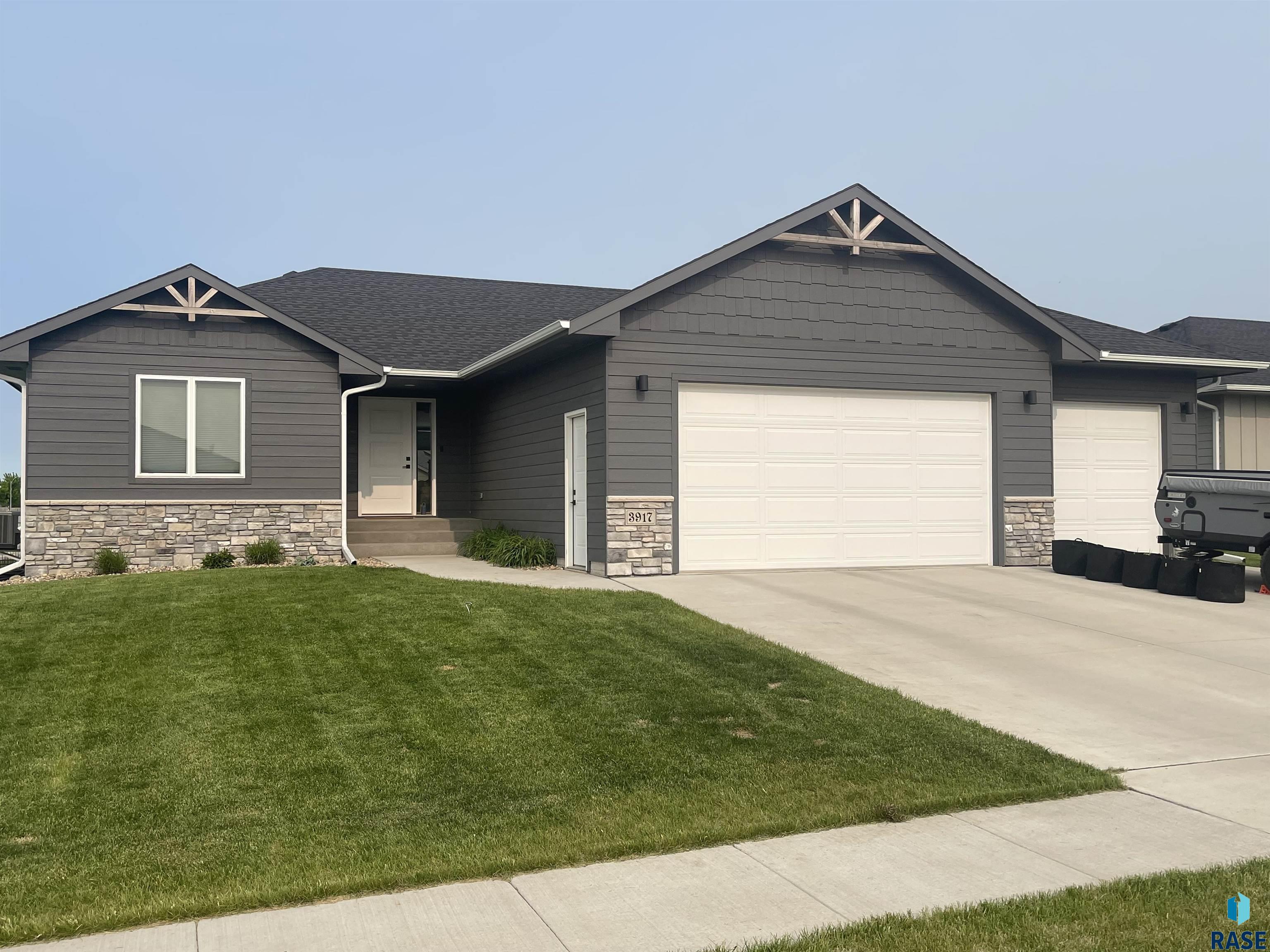 3917 S Catcher Ct Court, Sioux Falls, New Jersey image 1