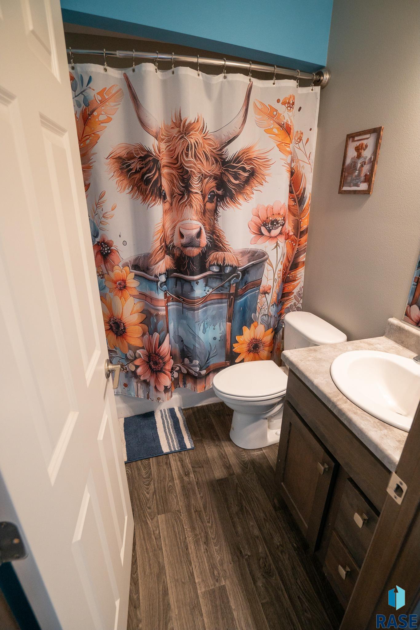 Sioux Falls, South Dakota 57107, United States, 4 Bedrooms Bedrooms, ,3 BathroomsBathrooms,Residential,Active,188714