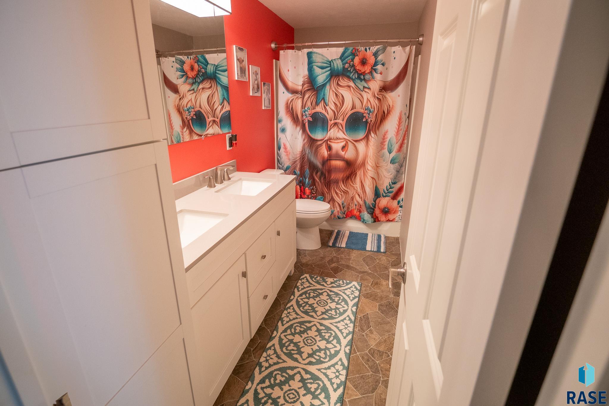 Sioux Falls, South Dakota 57107, United States, 4 Bedrooms Bedrooms, ,3 BathroomsBathrooms,Residential,Active,188714