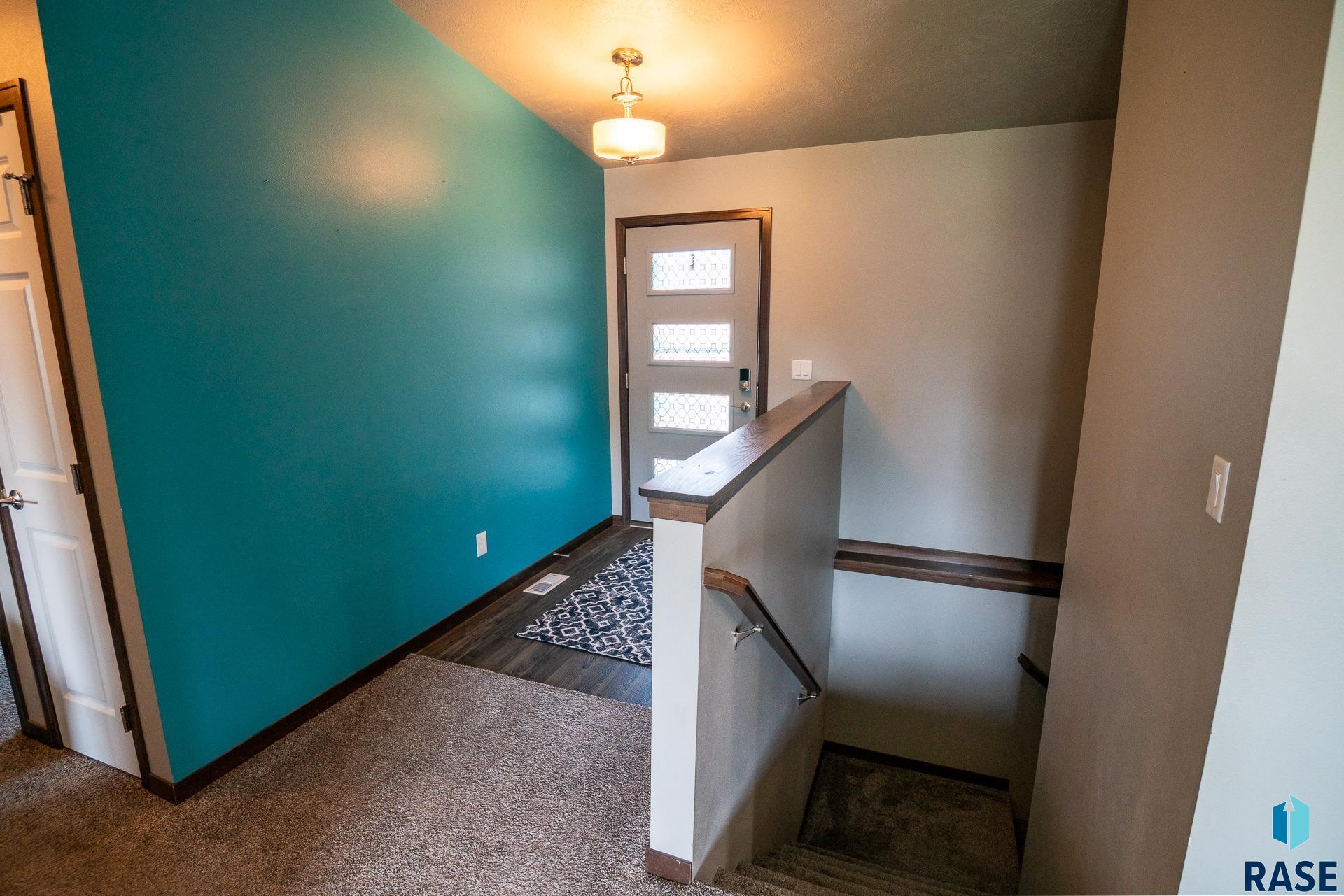 Sioux Falls, South Dakota 57107, United States, 4 Bedrooms Bedrooms, ,3 BathroomsBathrooms,Residential,Active,188714