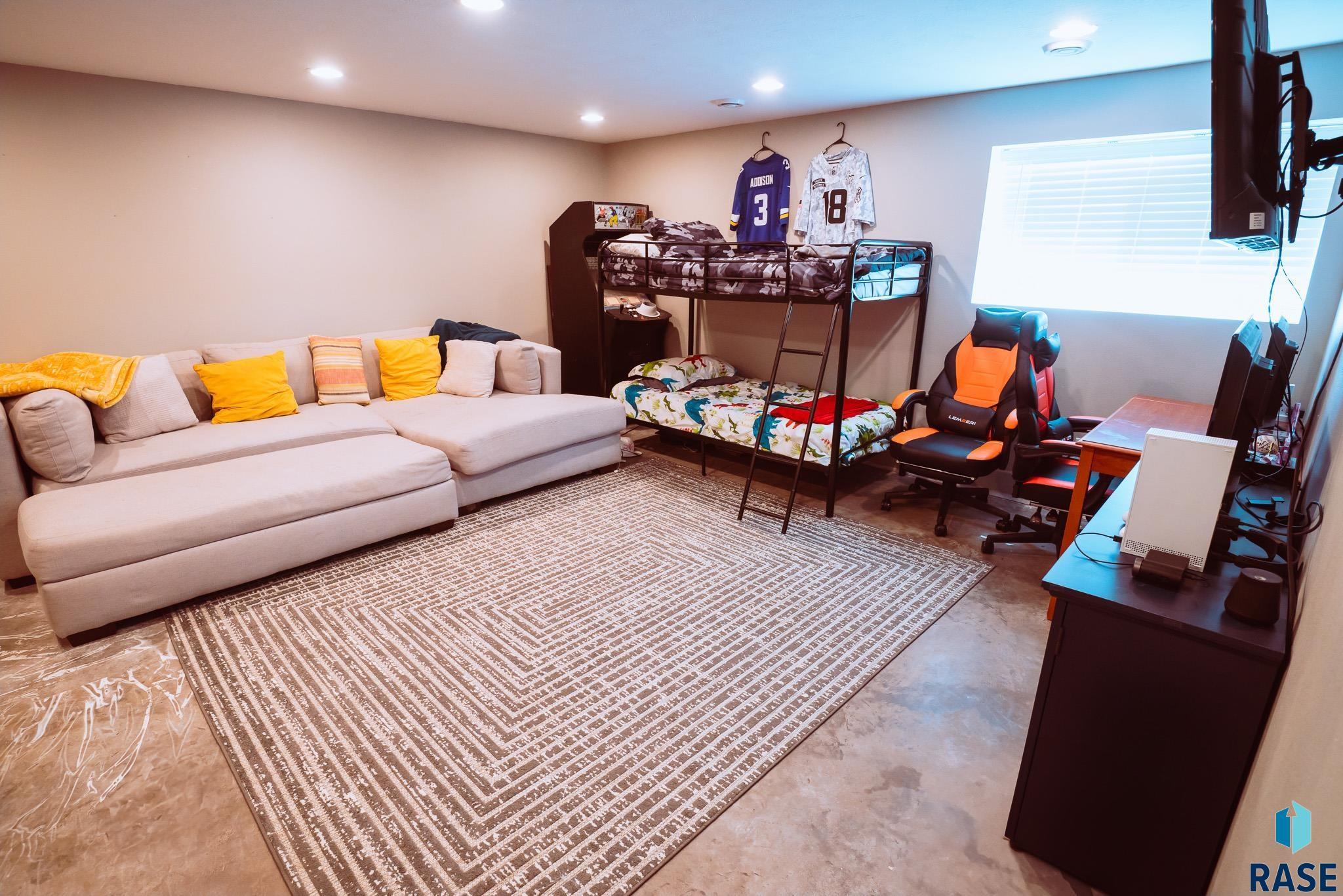 Sioux Falls, South Dakota 57107, United States, 4 Bedrooms Bedrooms, ,3 BathroomsBathrooms,Residential,Active,188714