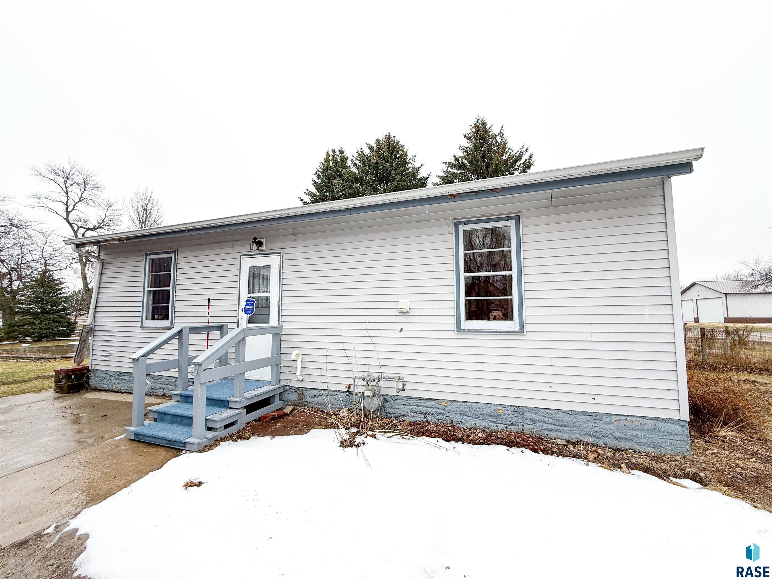 100 E James St Street, Oldham, South Dakota image 3