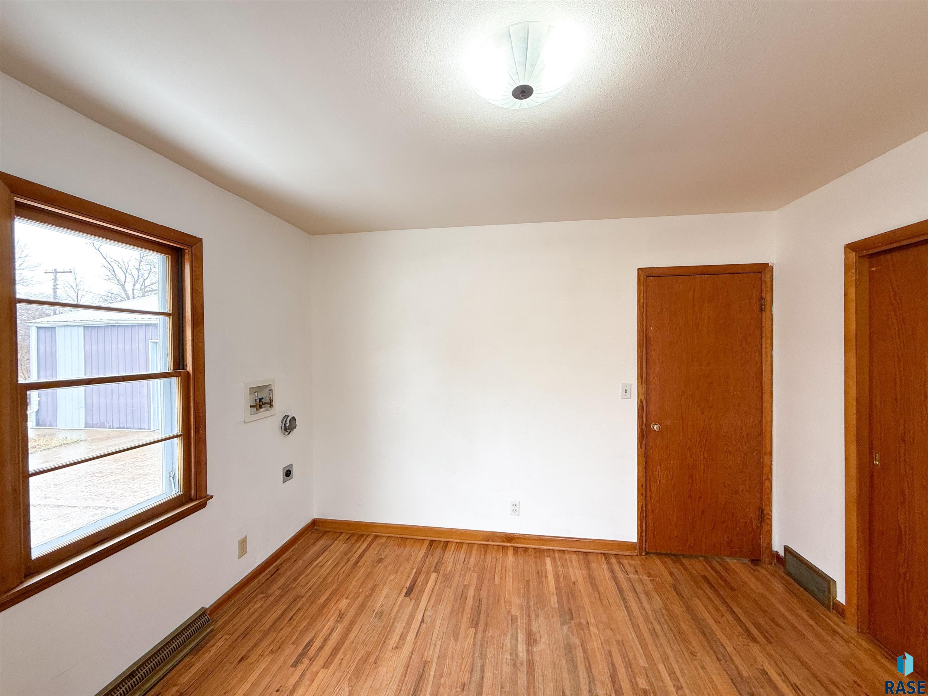 100 E James St Street, Oldham, South Dakota image 11