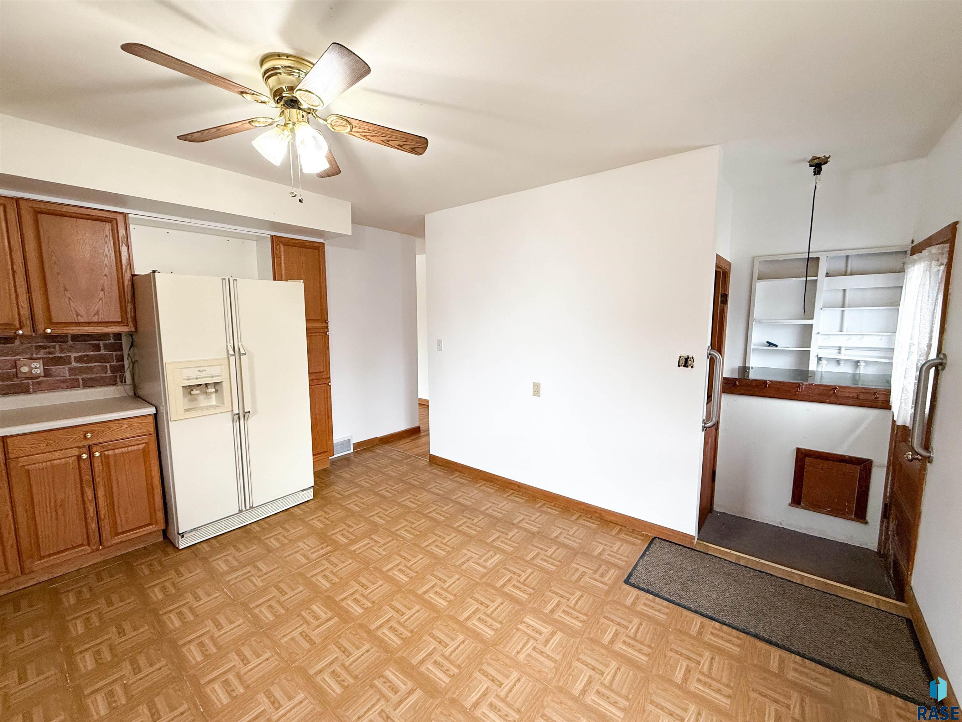 100 E James St Street, Oldham, South Dakota image 10