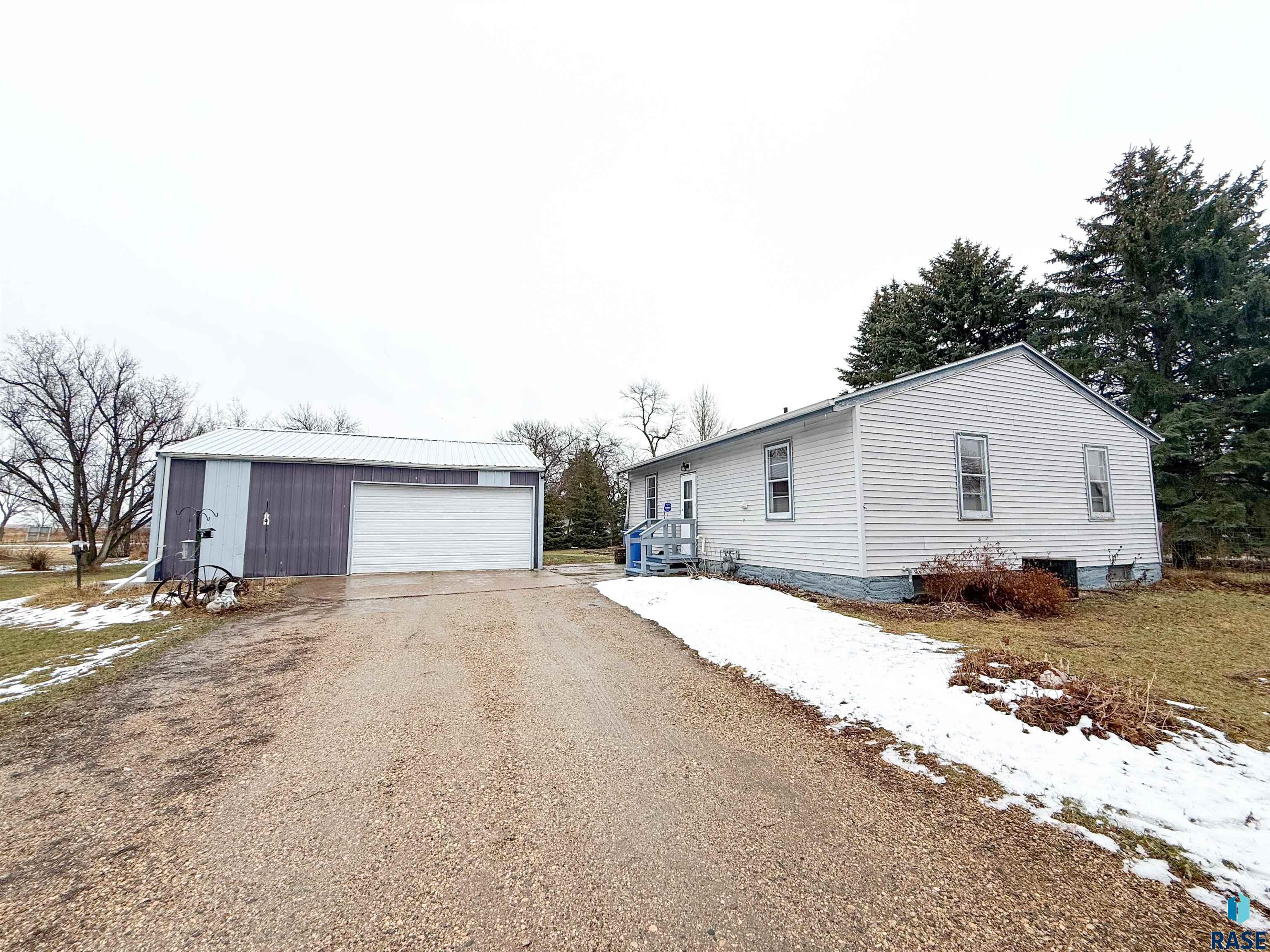 100 E James St Street, Oldham, South Dakota image 1