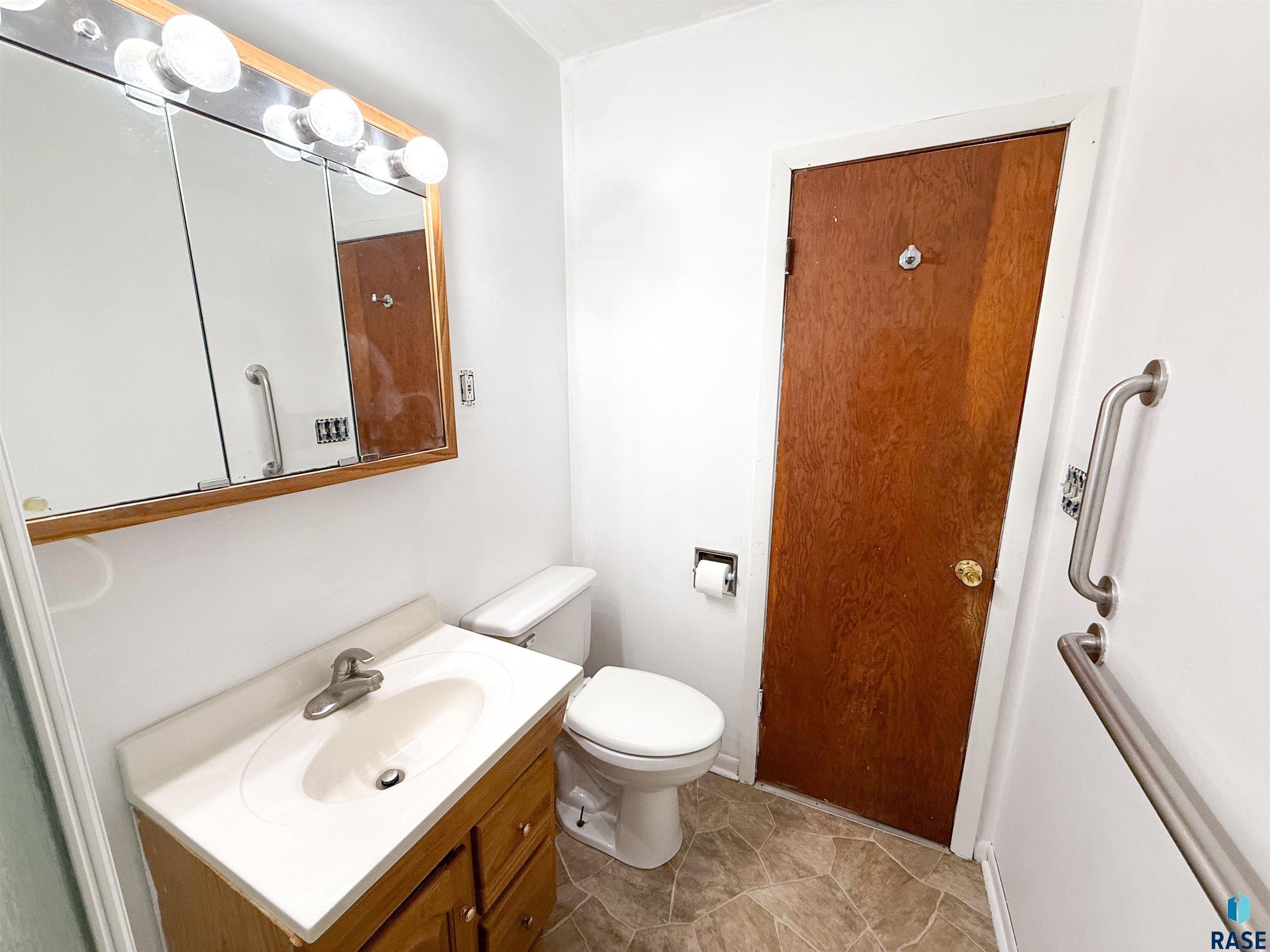 100 E James St Street, Oldham, South Dakota image 14
