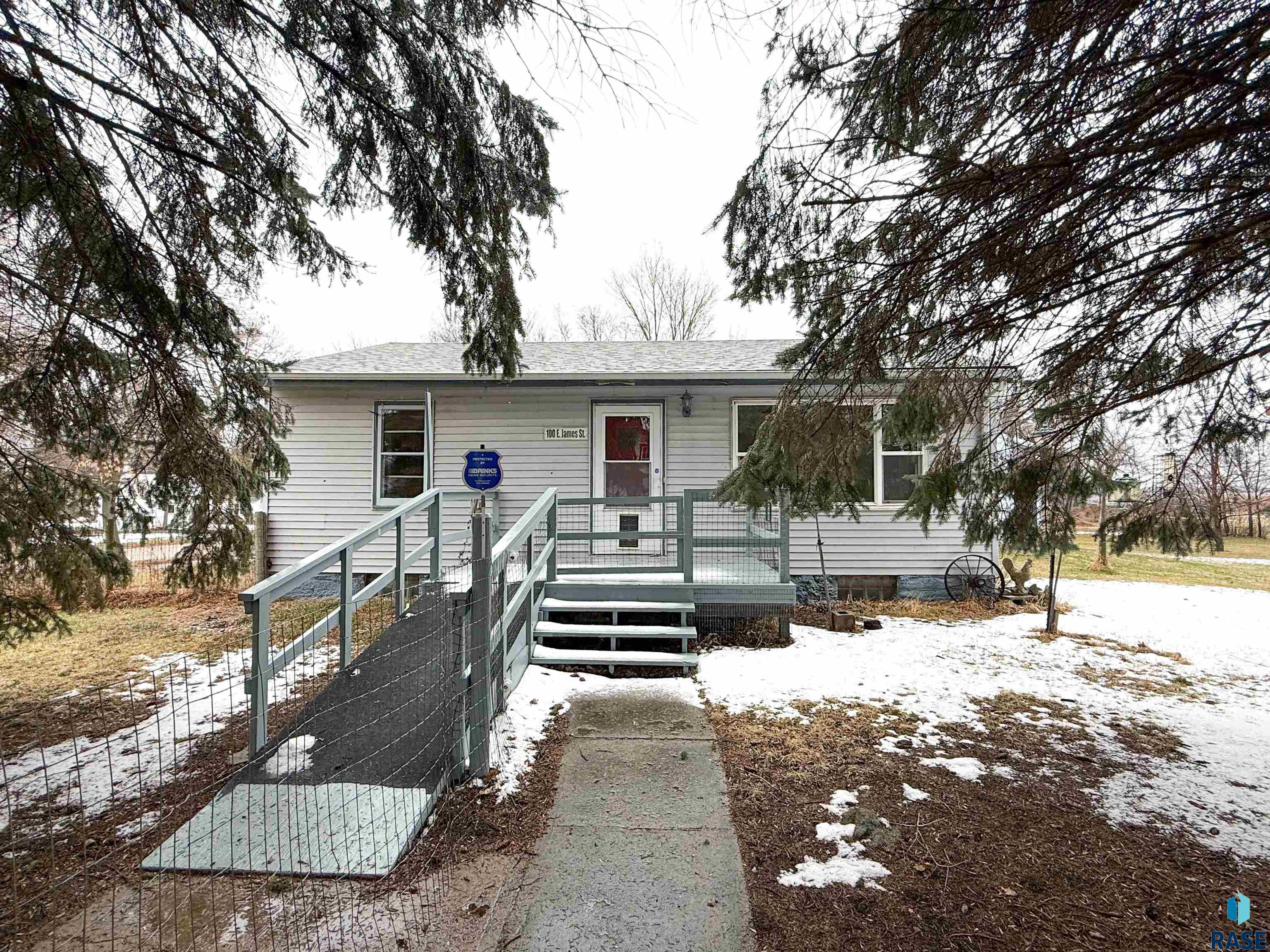 100 E James St Street, Oldham, South Dakota image 2