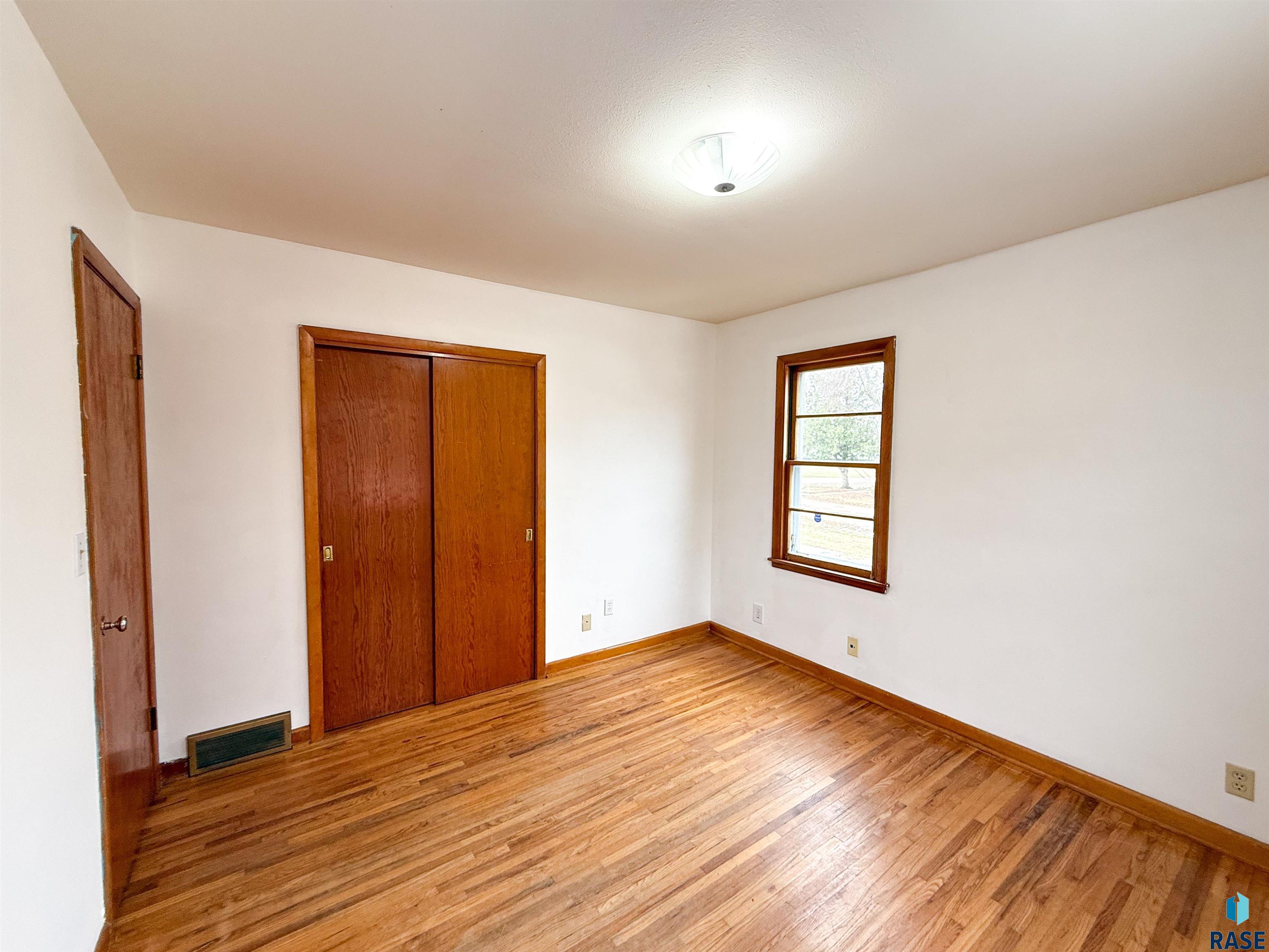 100 E James St Street, Oldham, South Dakota image 15