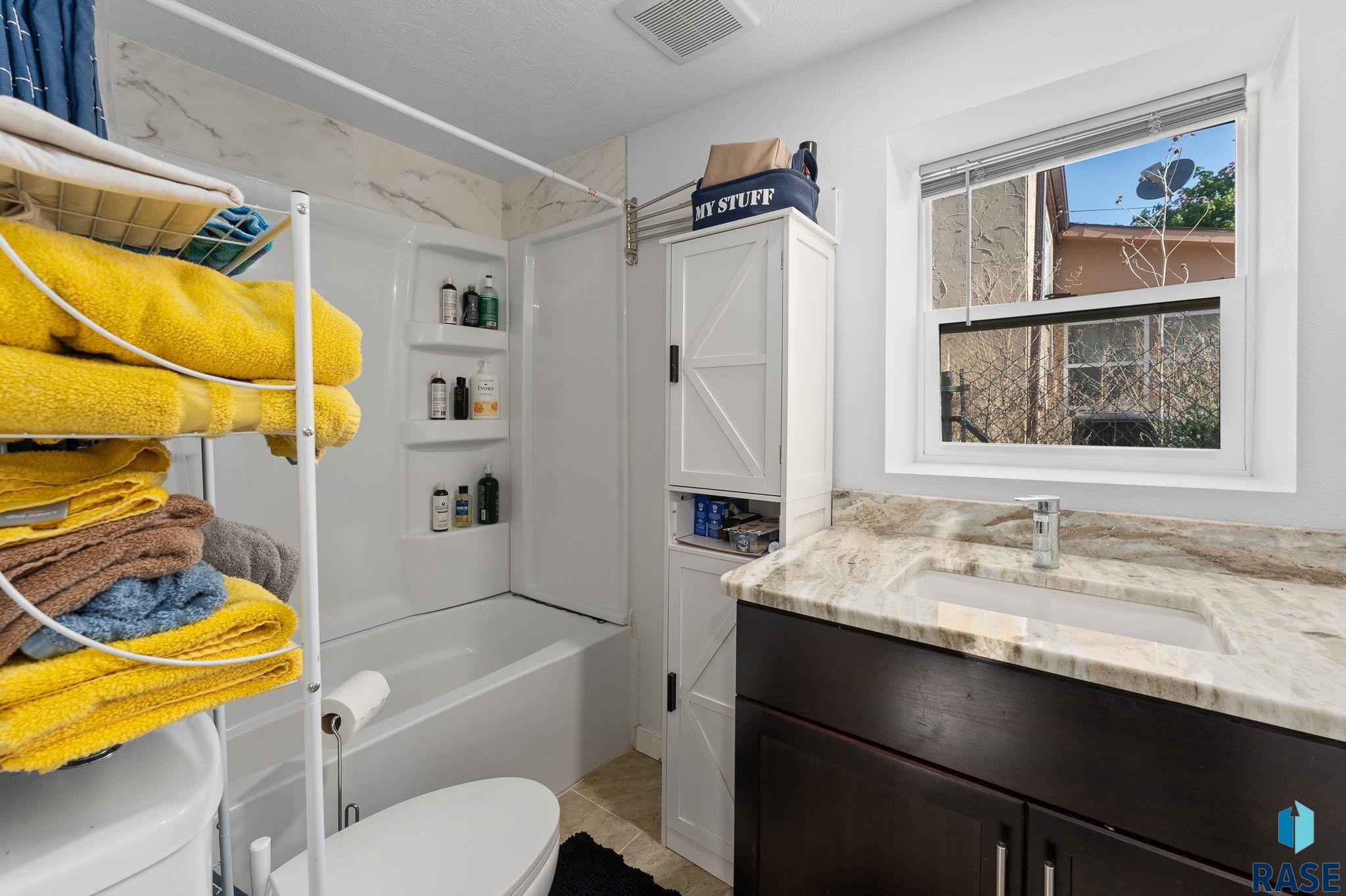 Sioux Falls, South Dakota 57105, United States, 2 Bedrooms Bedrooms, ,1 BathroomBathrooms,Residential,Active,127048