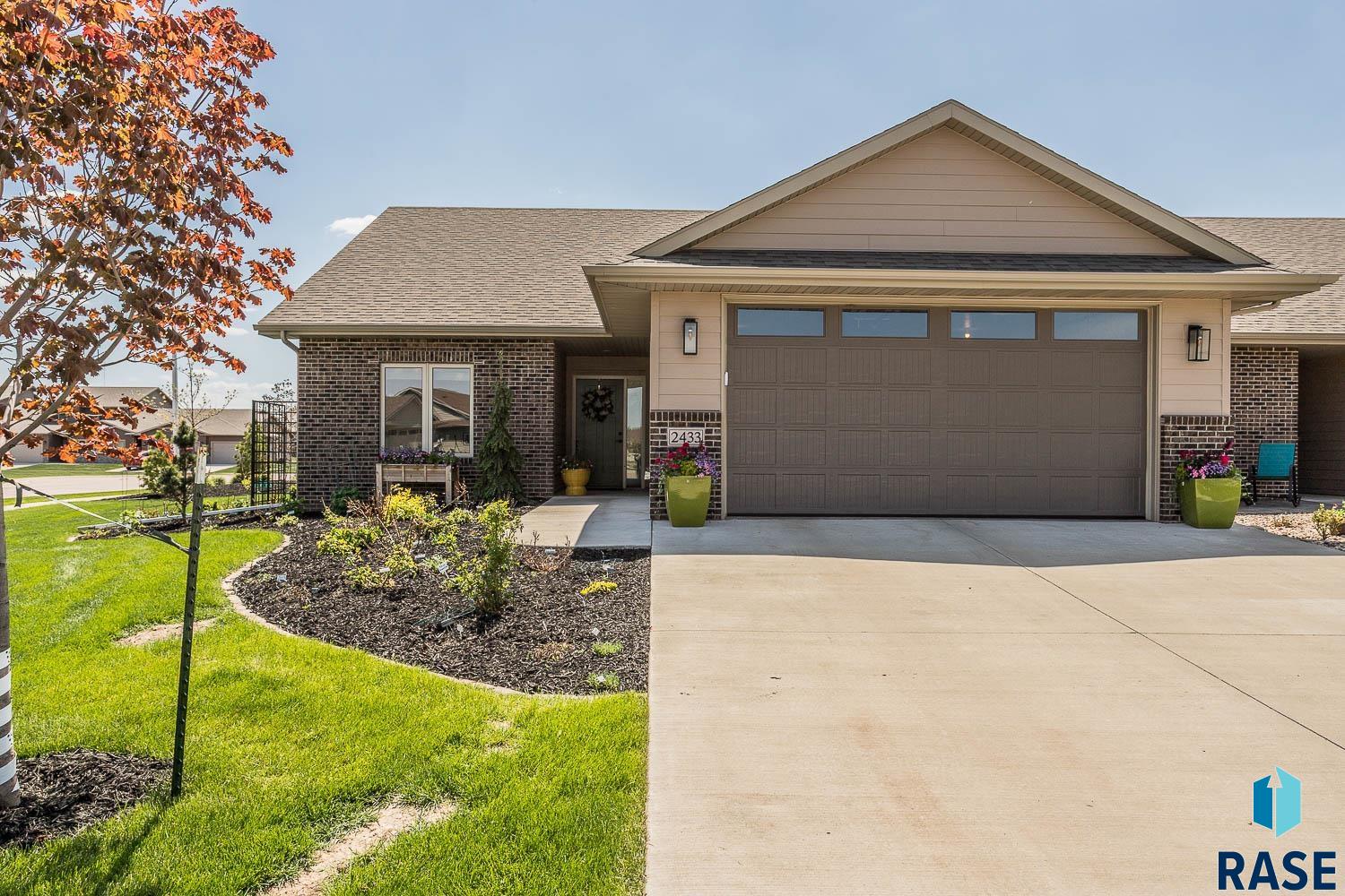 2433 E Joshua Cir Circle, Sioux Falls, New Jersey image 1