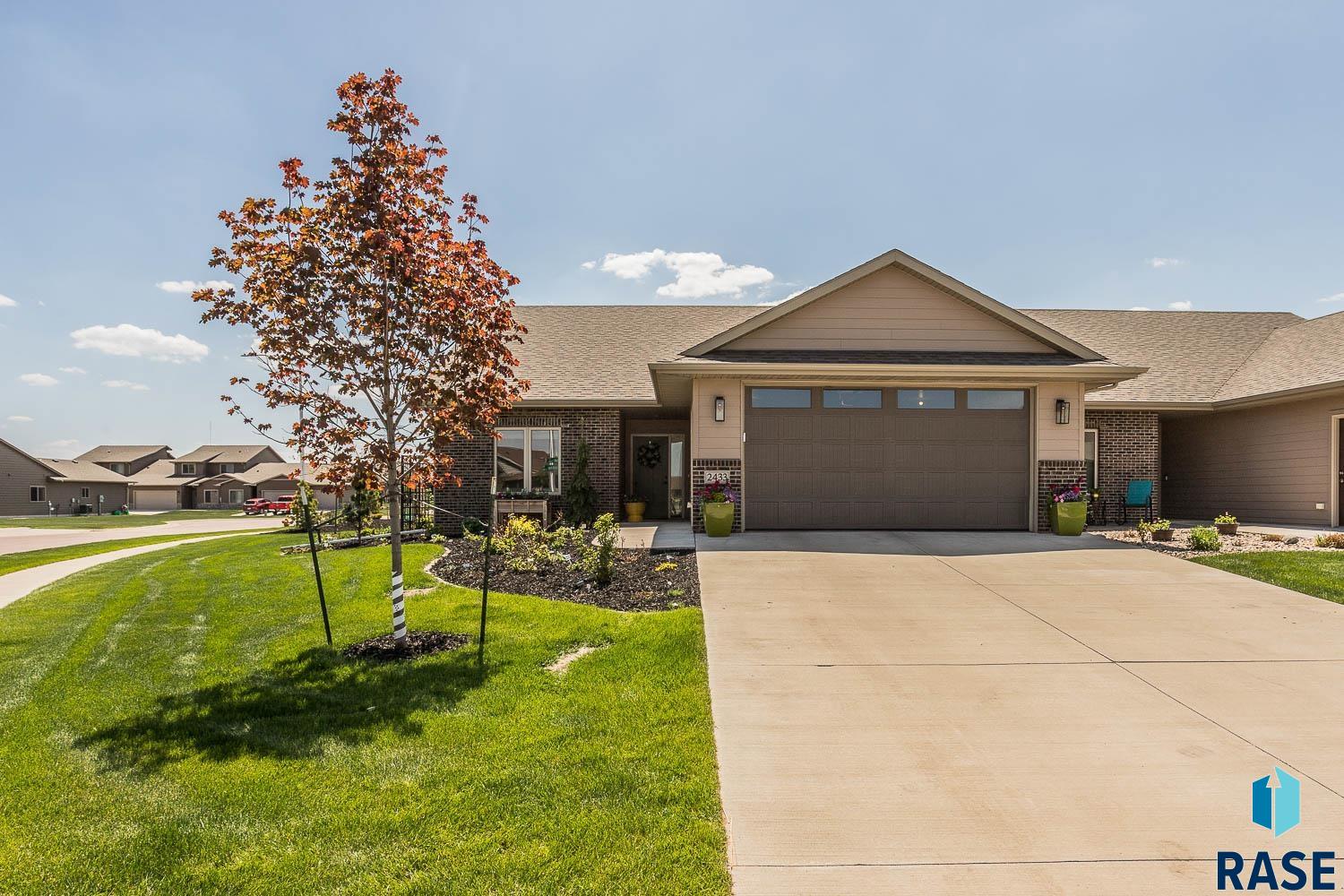 2433 E Joshua Cir Circle, Sioux Falls, New Jersey image 2