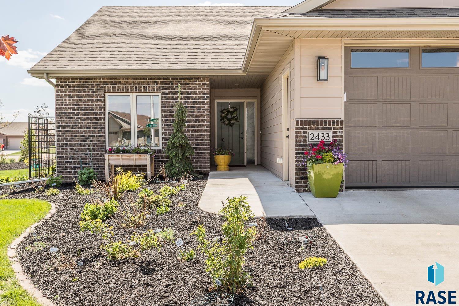 2433 E Joshua Cir Circle, Sioux Falls, New Jersey image 3