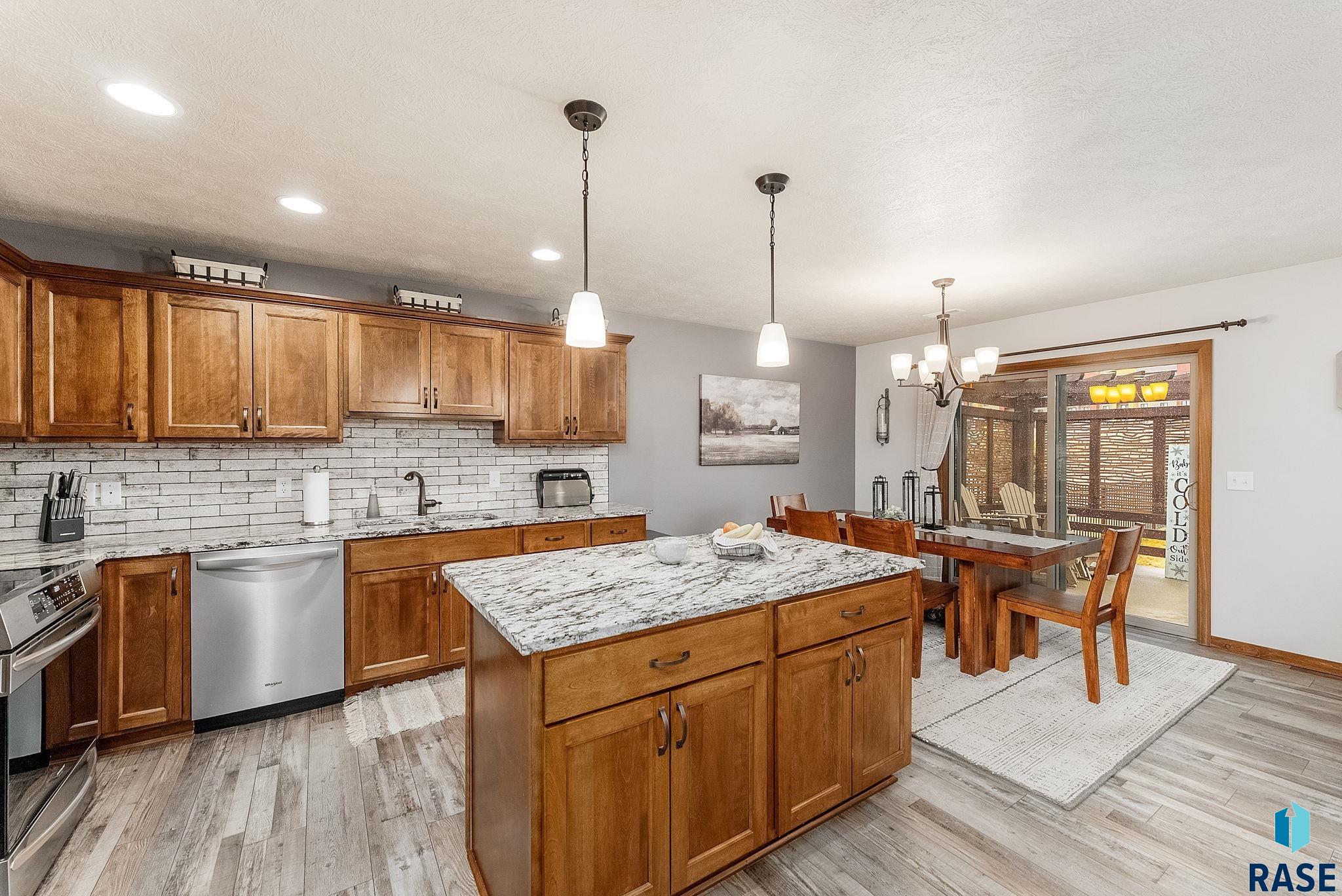 4300 Knob Hill Ct Court, Sioux Falls, South Dakota image 3