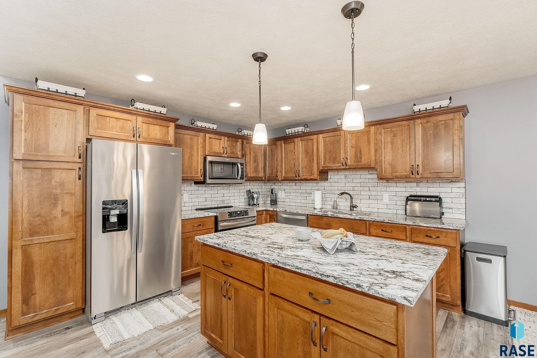 4300 Knob Hill Ct Court, Sioux Falls, South Dakota image 4