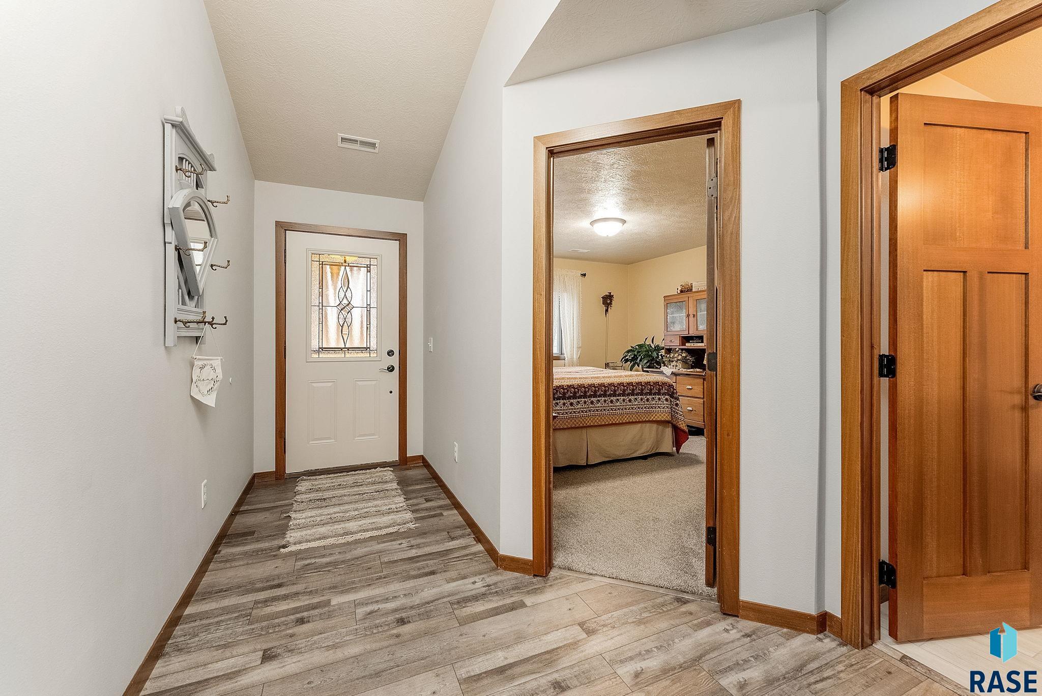 4300 Knob Hill Ct Court, Sioux Falls, South Dakota image 2