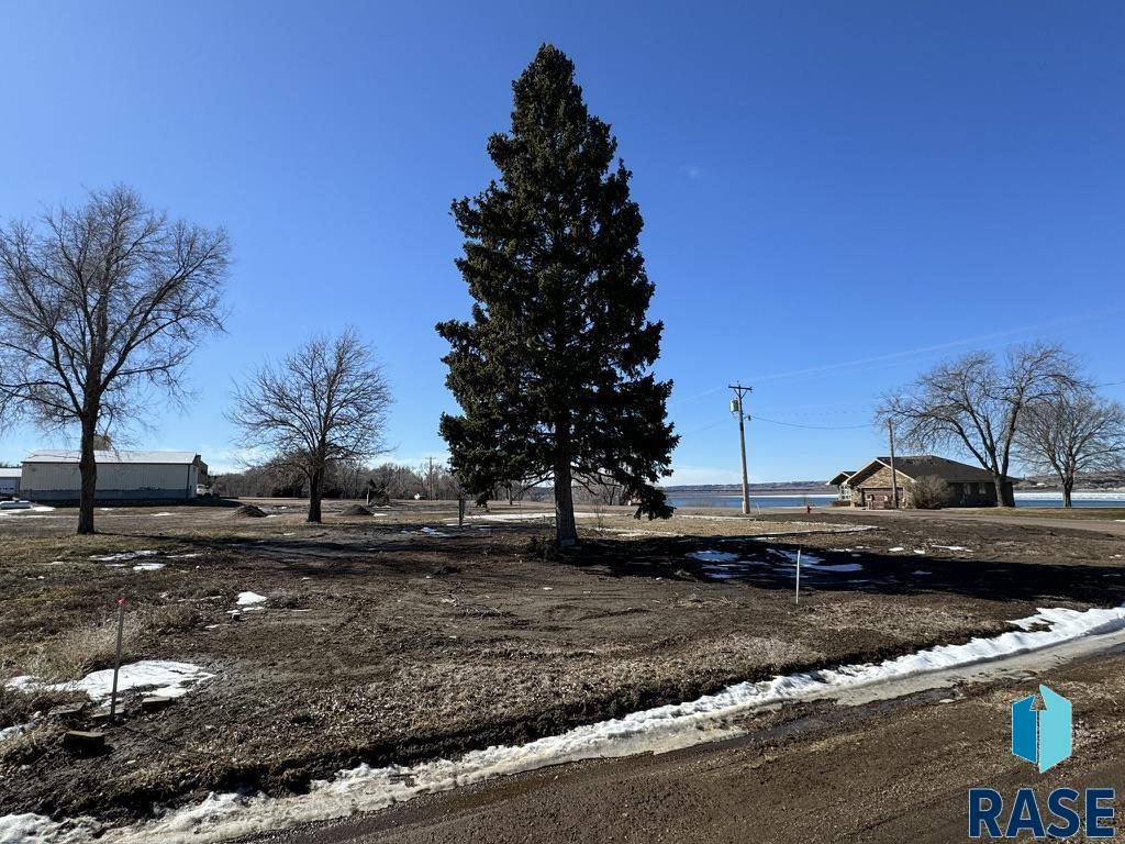 407 S River St Street, Chamberlain, South Dakota image 4