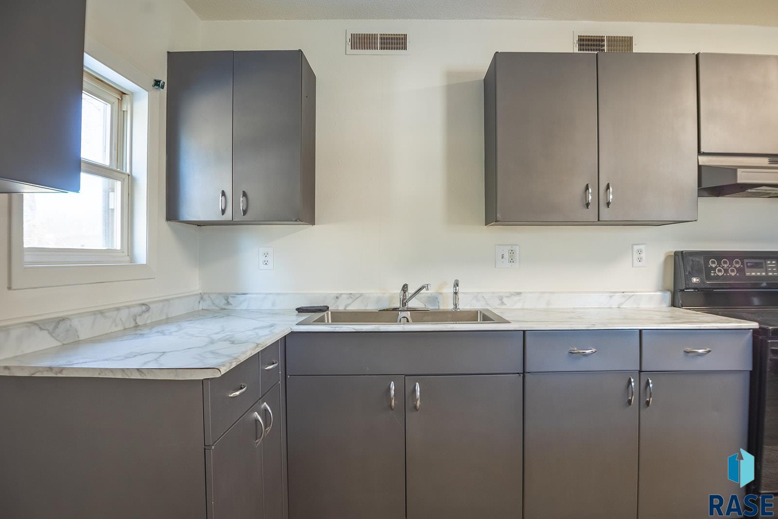 707 N Oaks Ave Avenue, Hartford, South Dakota image 4