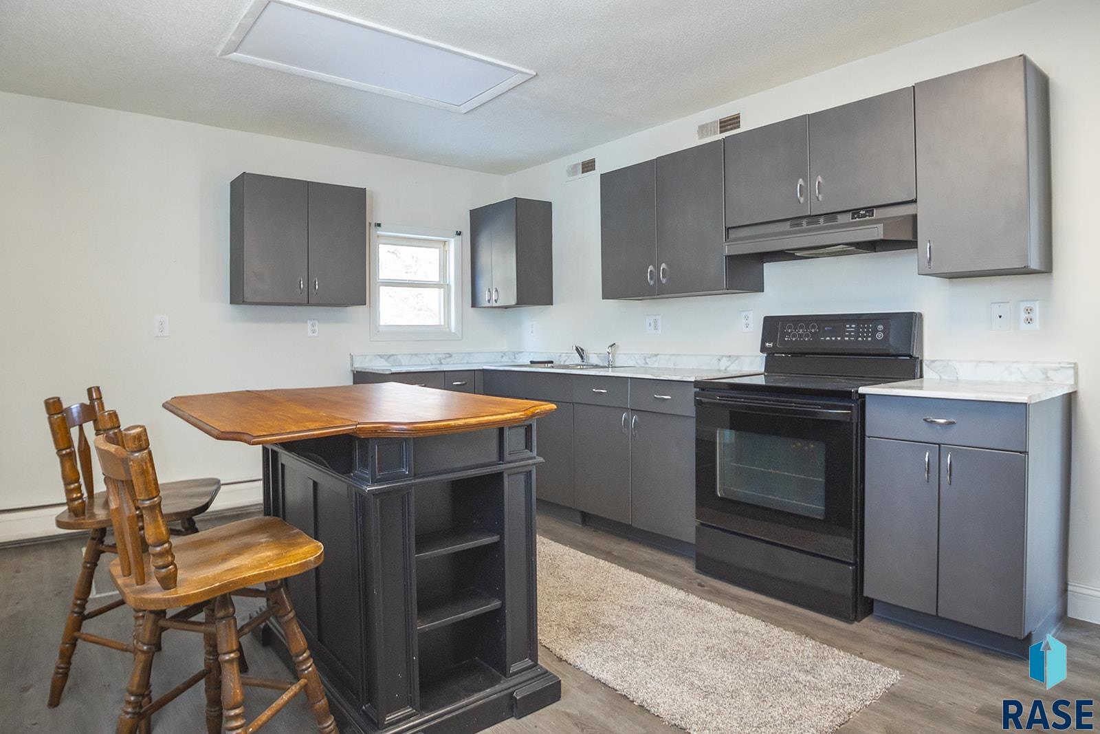 707 N Oaks Ave Avenue, Hartford, South Dakota image 2