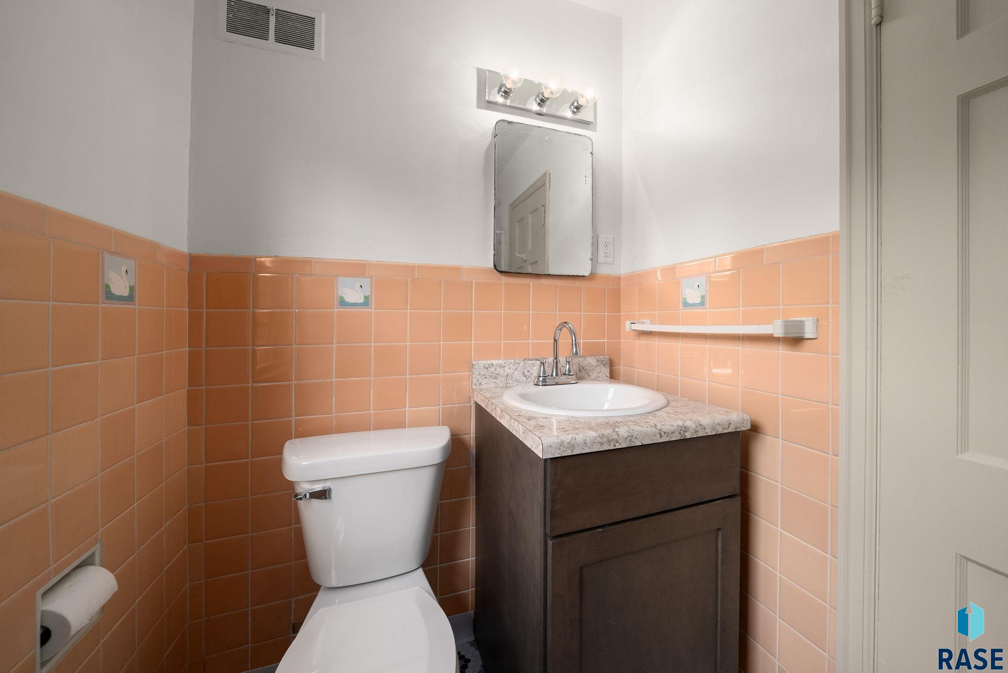 Sioux Falls, South Dakota 57104, United States, 3 Bedrooms Bedrooms, ,2 BathroomsBathrooms,Residential,Active,220706