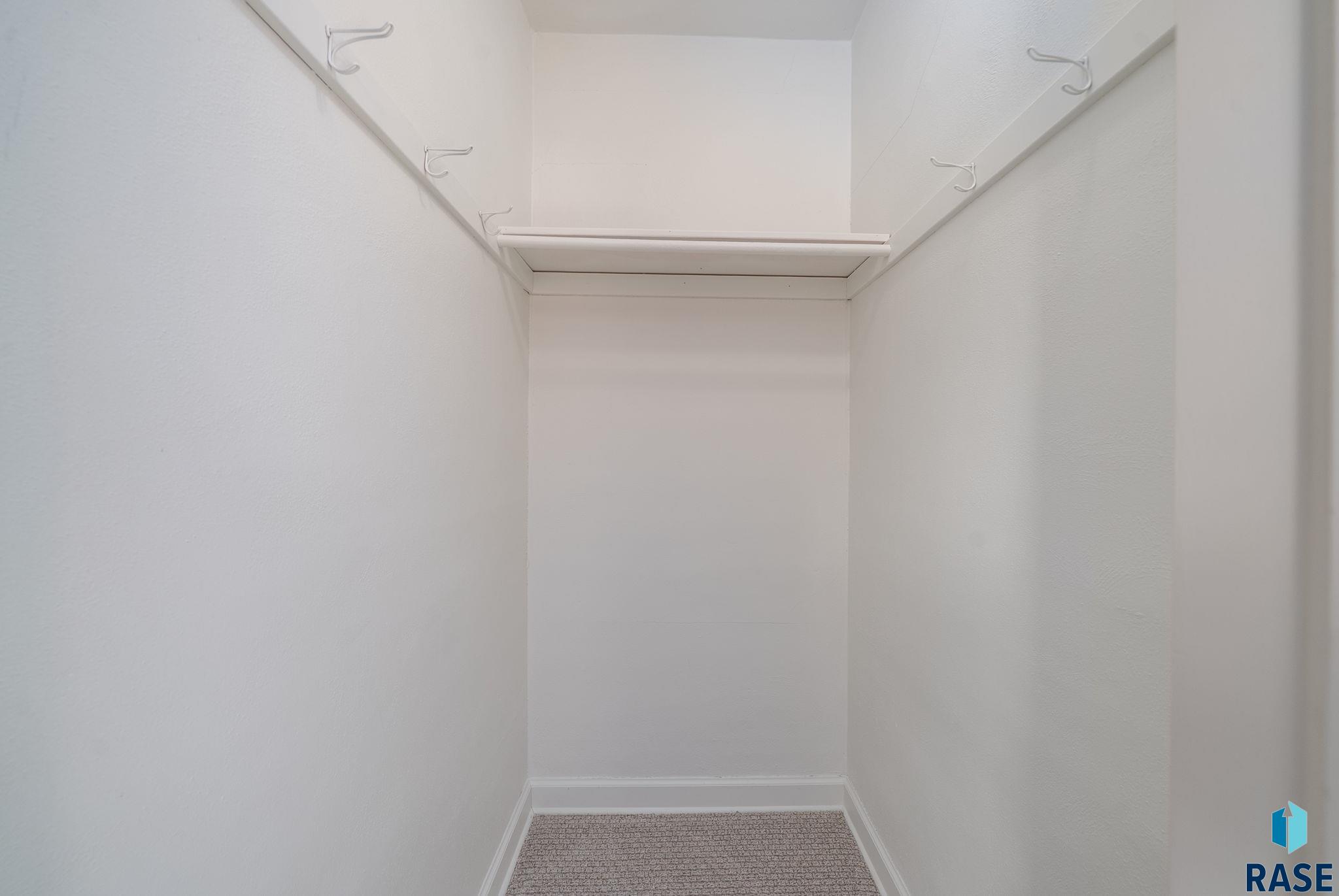 Sioux Falls, South Dakota 57104, United States, 3 Bedrooms Bedrooms, ,2 BathroomsBathrooms,Residential,Active,220706