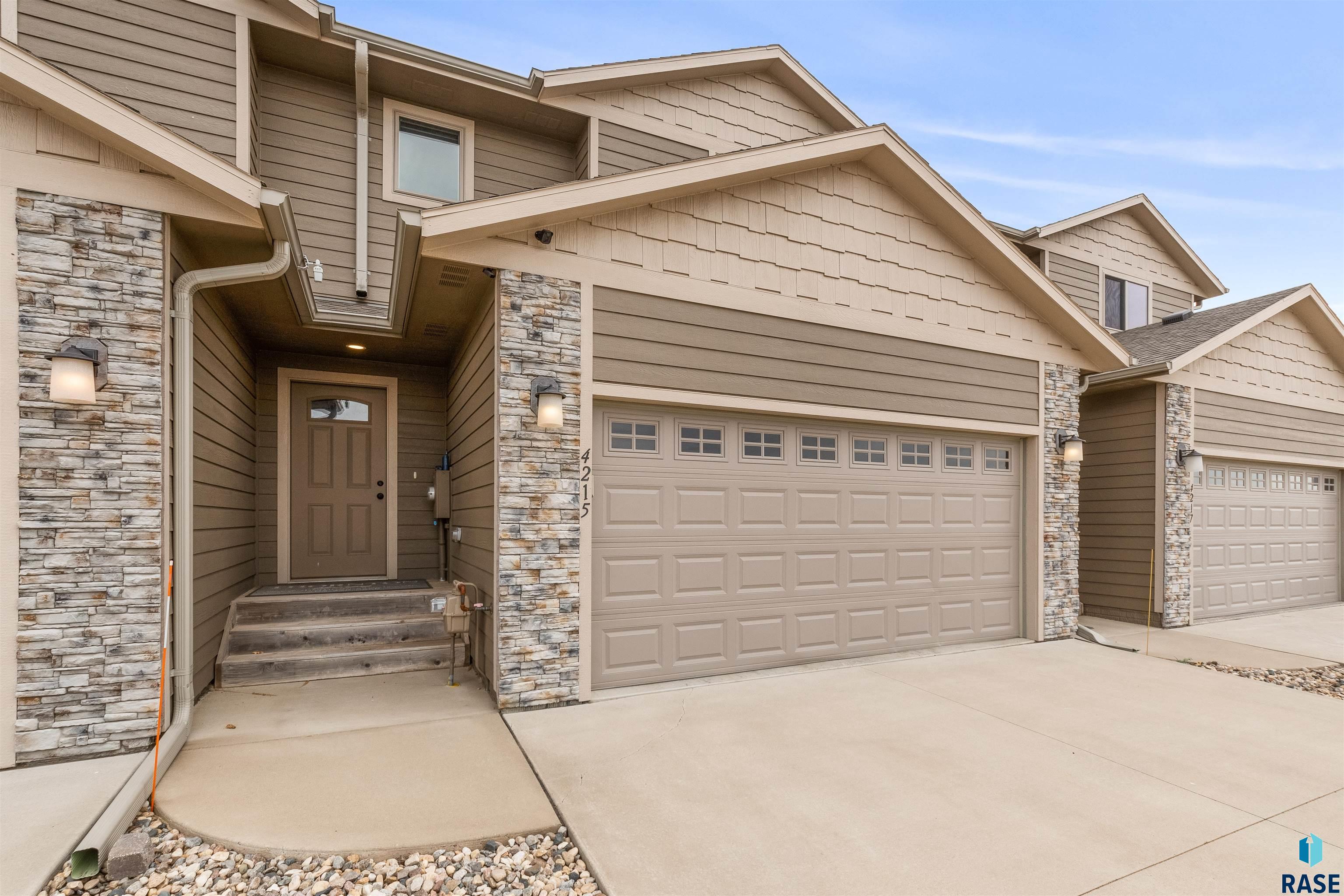 4215 N Knob Hill Ct Court, Sioux Falls, South Dakota image 1