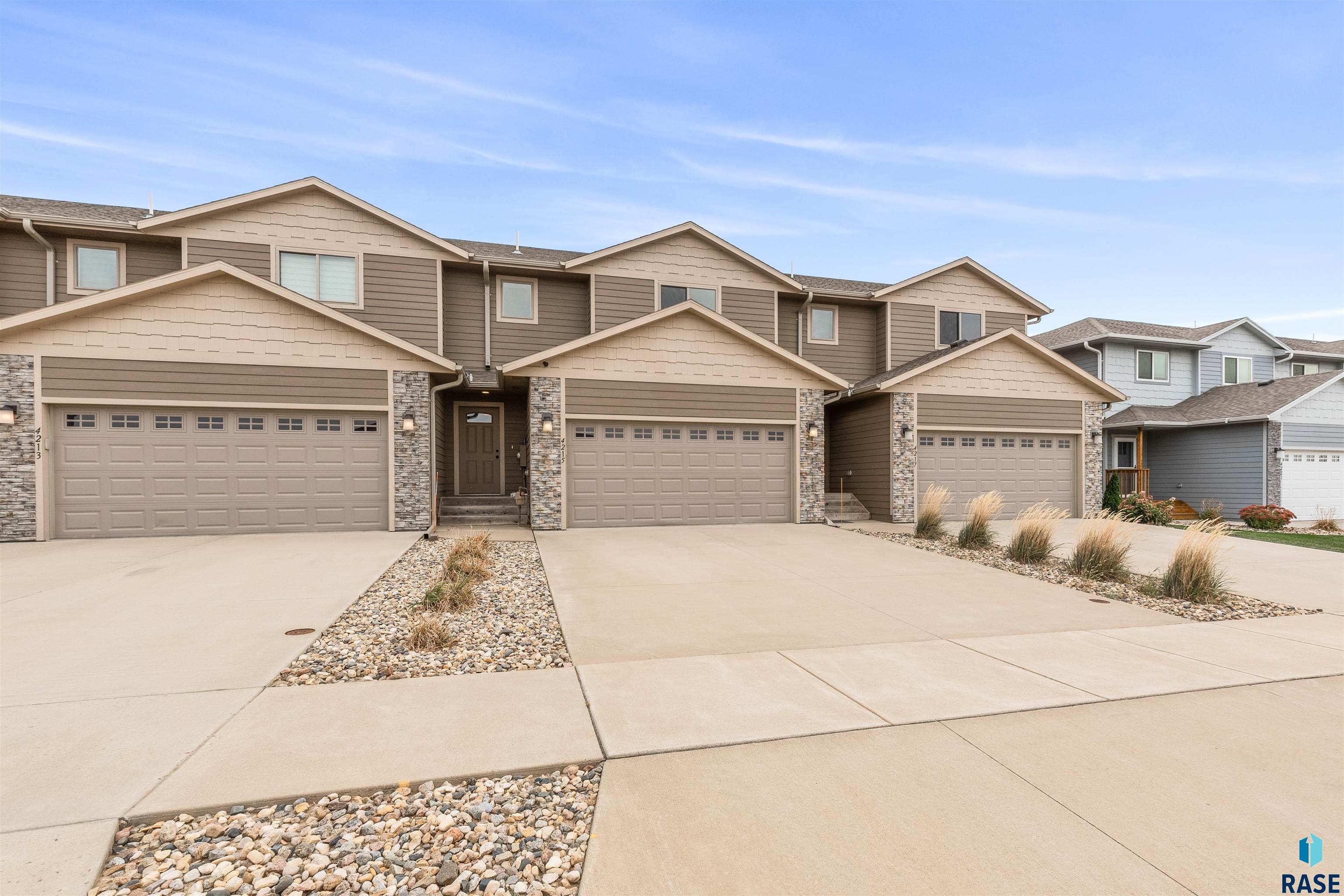 4215 N Knob Hill Ct Court, Sioux Falls, South Dakota image 2