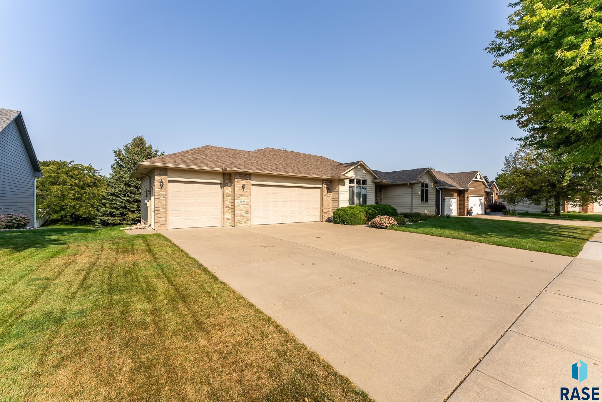 1608 S Deerberry Trl Trail, Sioux Falls, South Dakota image 2