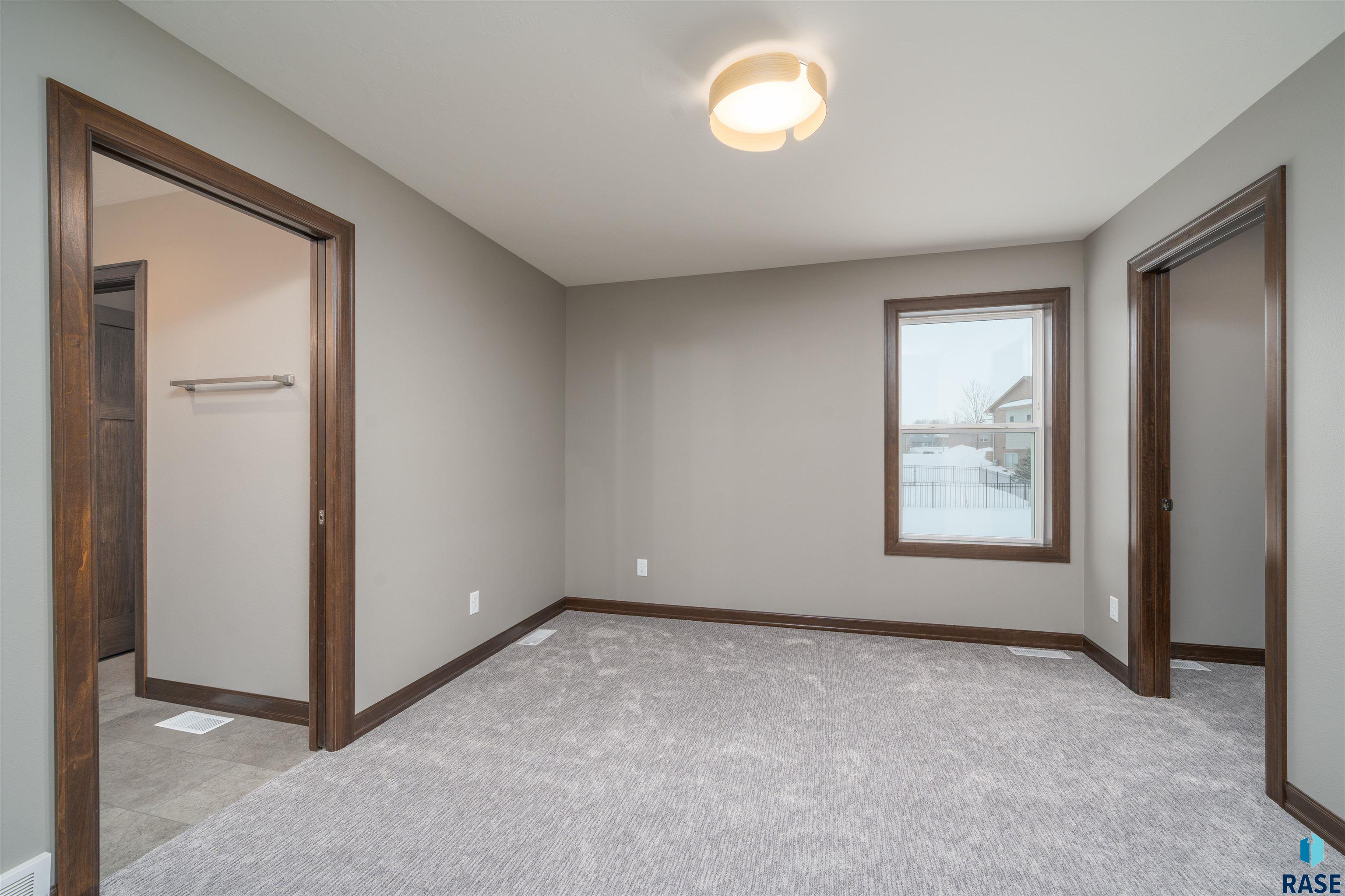 704 S 4th Cir Circle, Brandon, South Dakota image 18