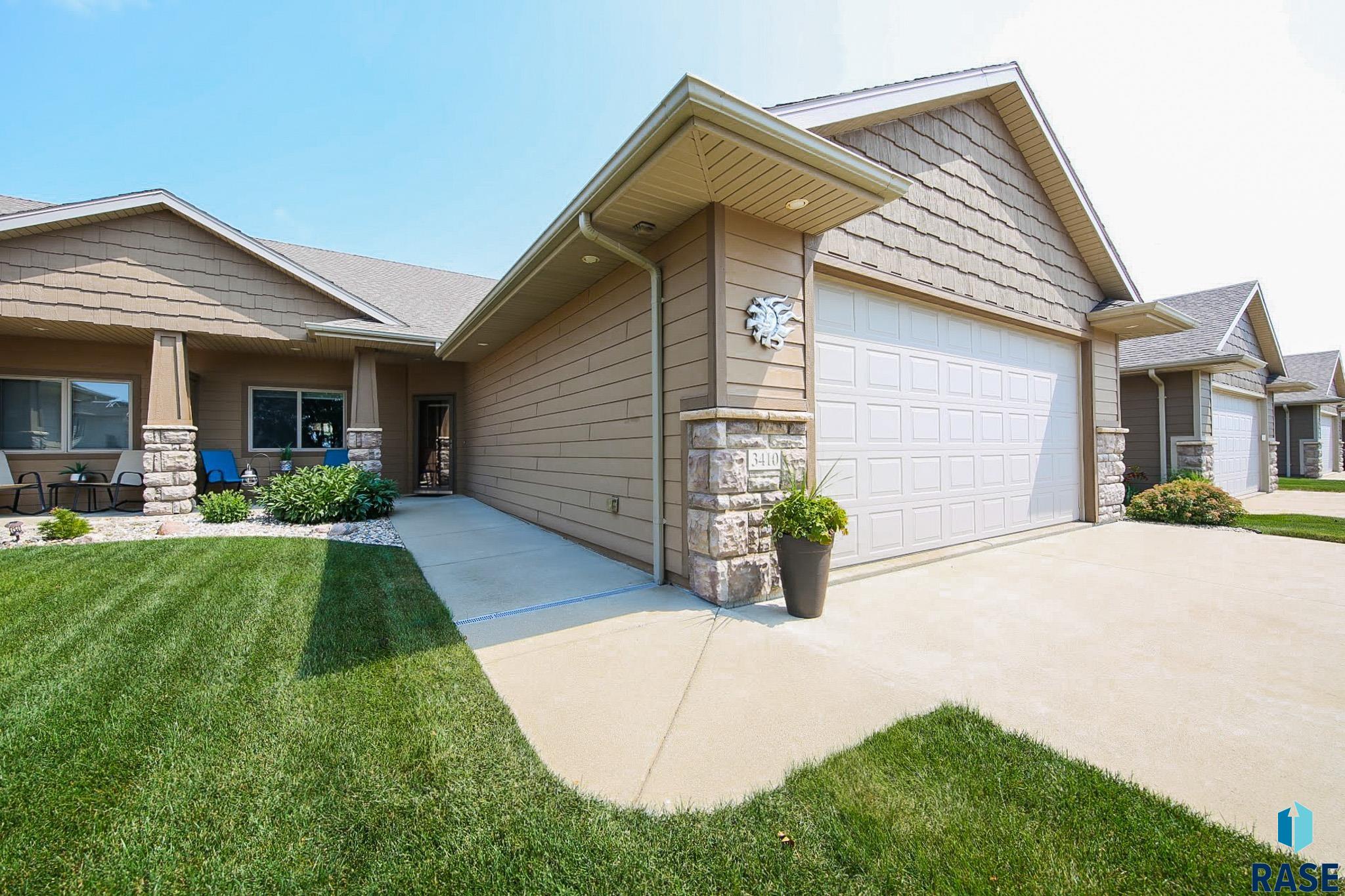 3410 E Woodsedge St Street, Sioux Falls, South Dakota image 1