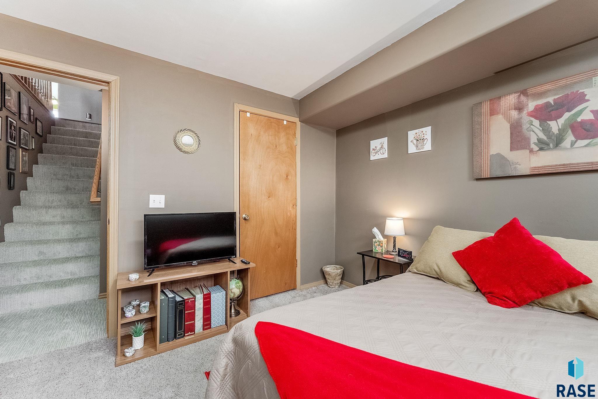 Sioux Falls, South Dakota 57106, United States, 2 Bedrooms Bedrooms, ,1 BathroomBathrooms,Residential,Contingent,87850