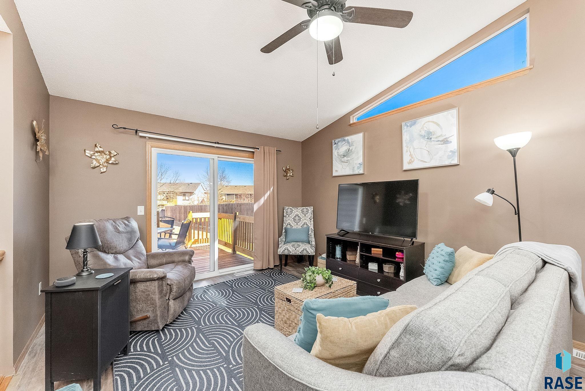 Sioux Falls, South Dakota 57106, United States, 2 Bedrooms Bedrooms, ,1 BathroomBathrooms,Residential,Contingent,87850