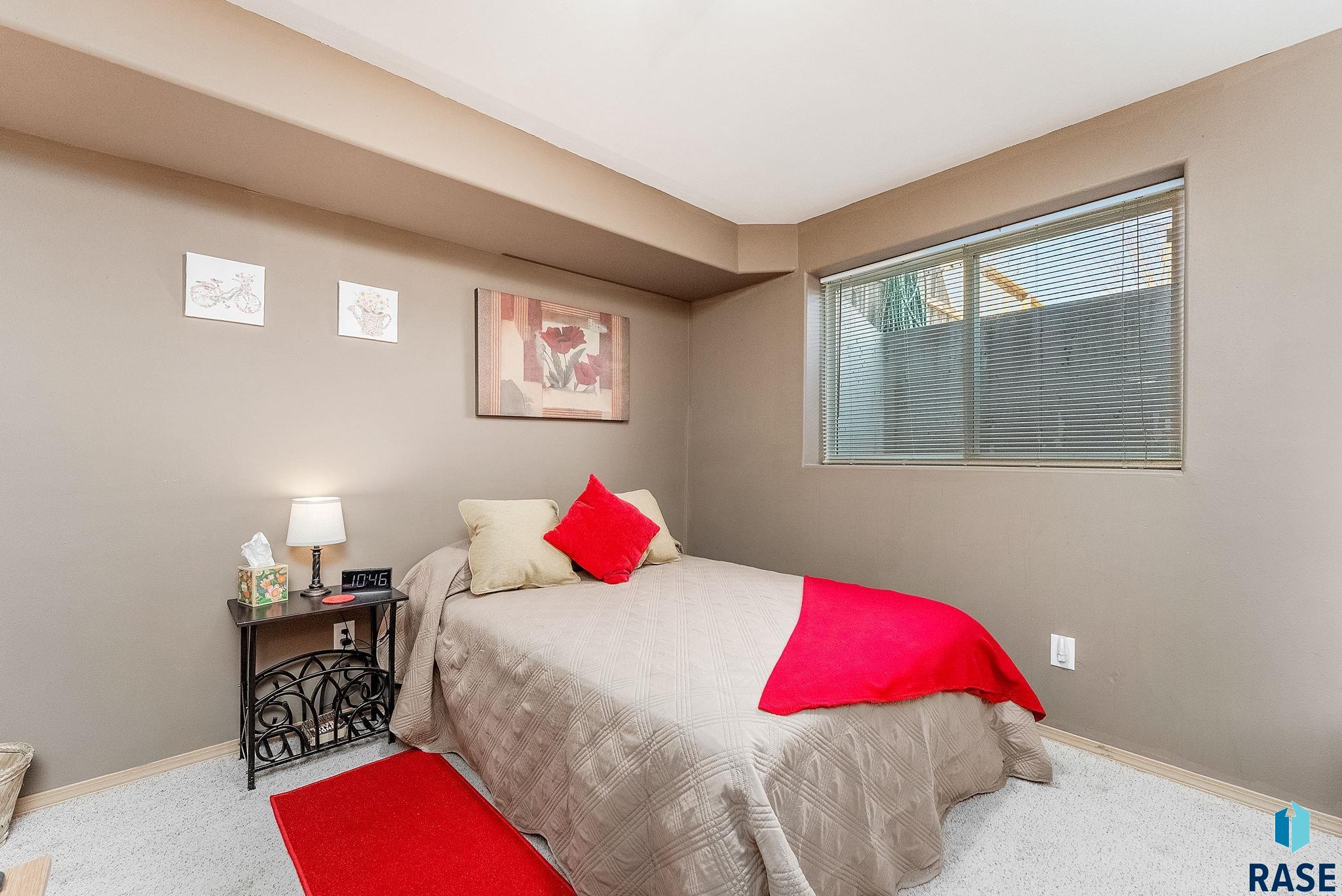 Sioux Falls, South Dakota 57106, United States, 2 Bedrooms Bedrooms, ,1 BathroomBathrooms,Residential,Contingent,87850