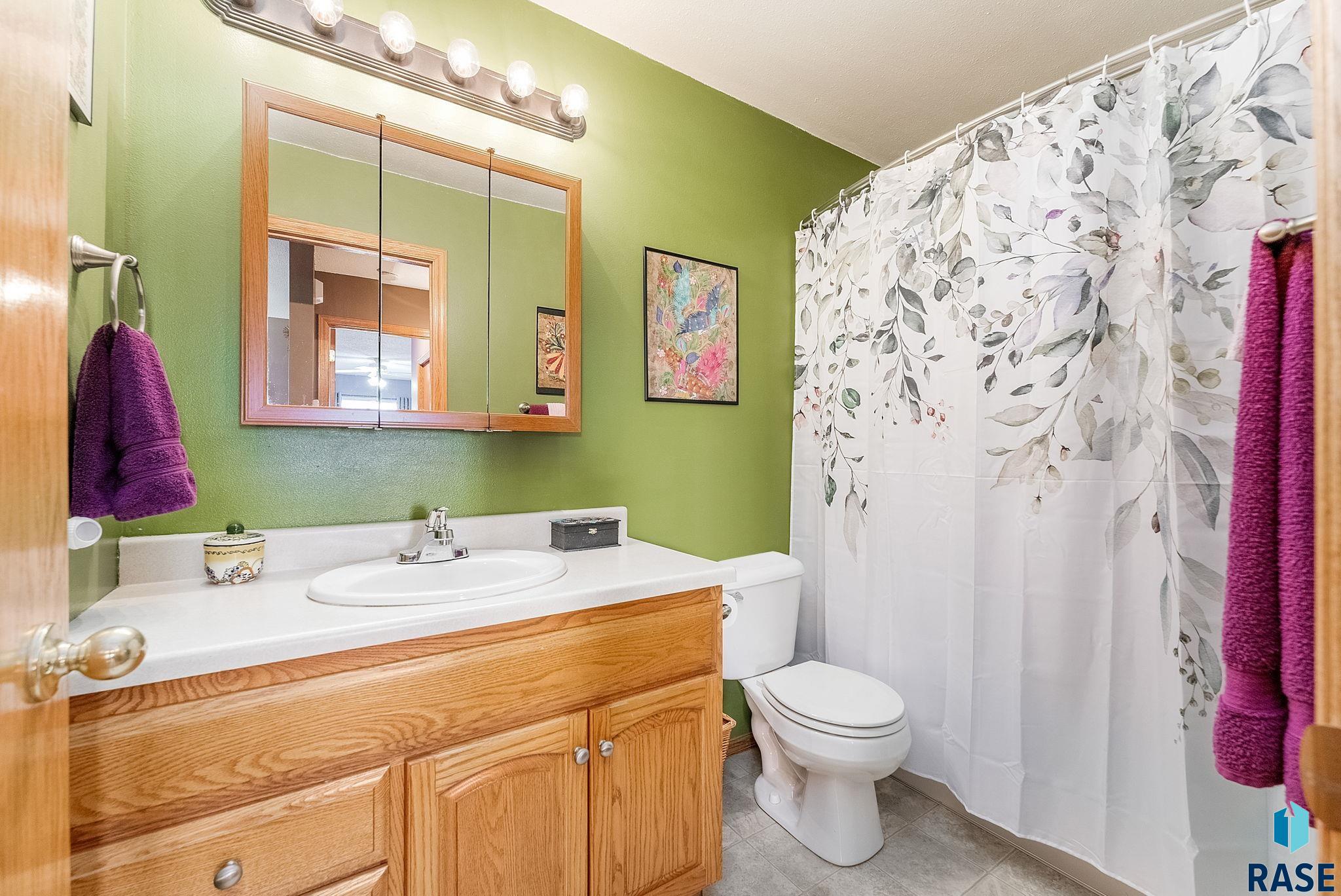 Sioux Falls, South Dakota 57106, United States, 2 Bedrooms Bedrooms, ,1 BathroomBathrooms,Residential,Contingent,87850