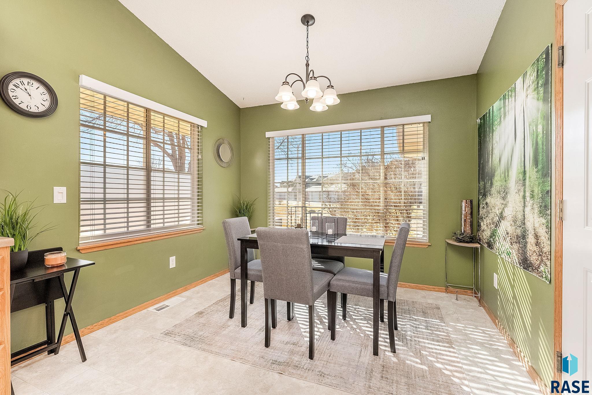 Sioux Falls, South Dakota 57106, United States, 2 Bedrooms Bedrooms, ,1 BathroomBathrooms,Residential,Contingent,87850