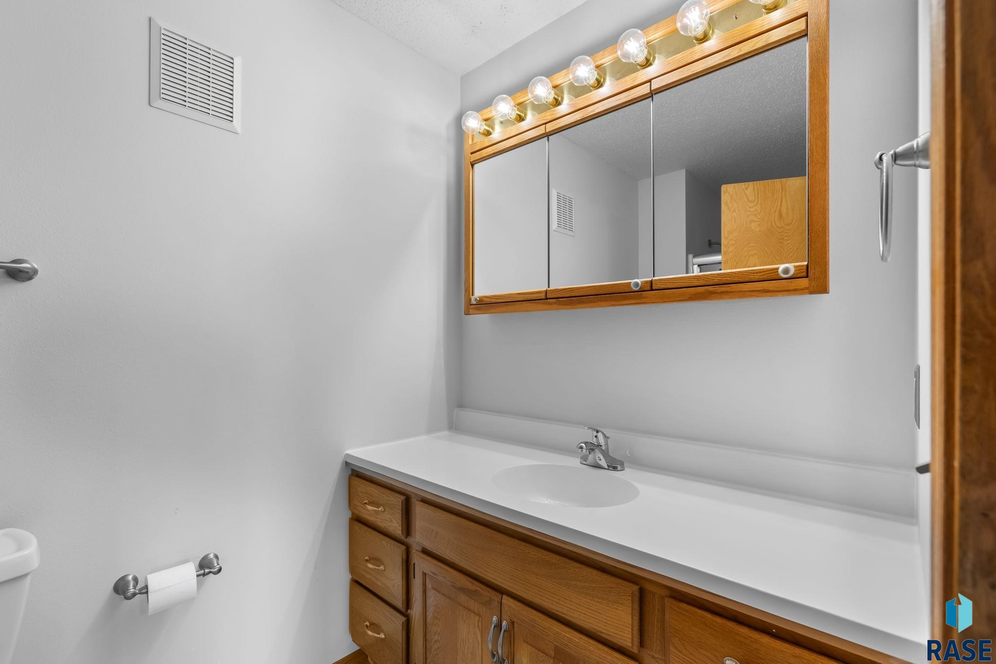 4601 S Oxbow Ave Avenue #301, Sioux Falls, New Jersey image 31
