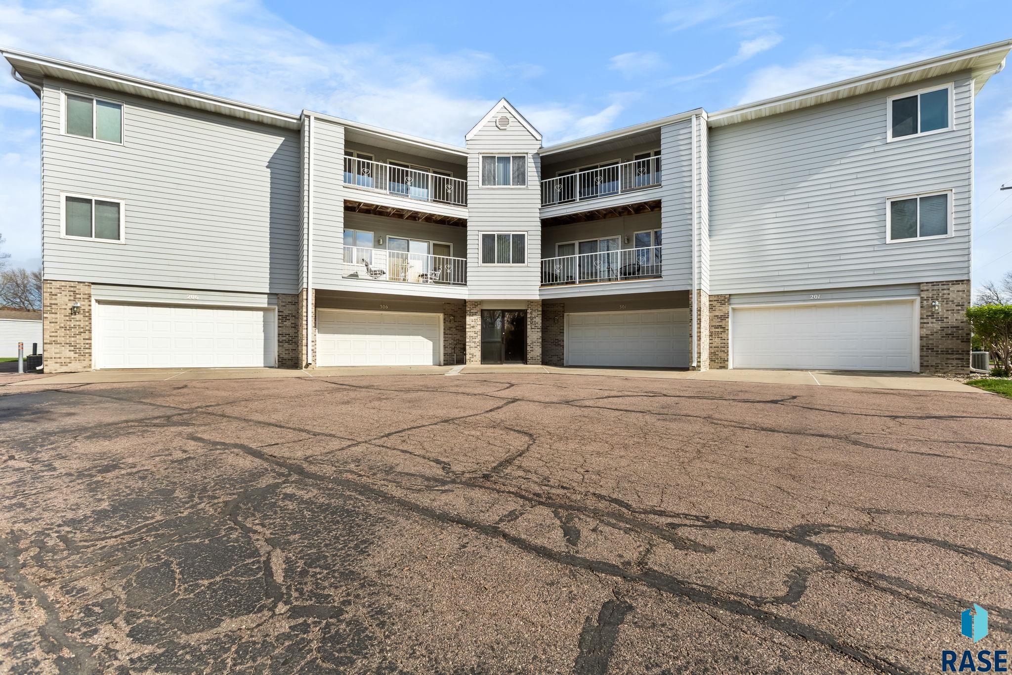 4601 S Oxbow Ave Avenue #301, Sioux Falls, New Jersey image 1