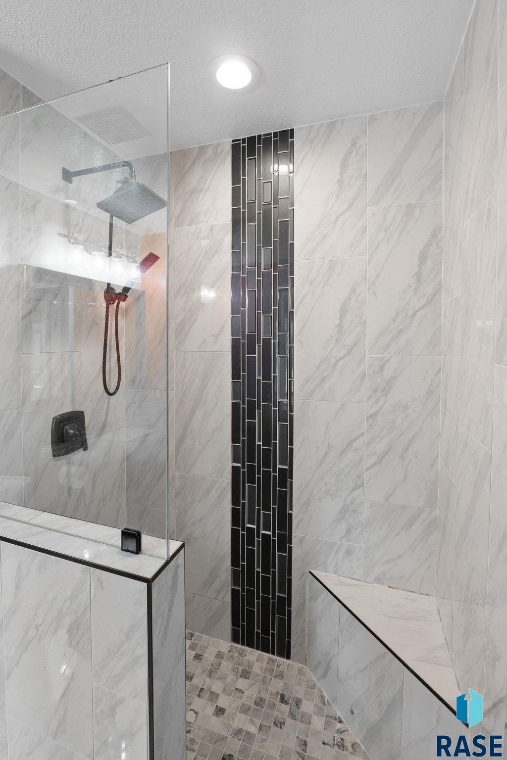 Sioux Falls, South Dakota 57106, United States, 4 Bedrooms Bedrooms, ,2 BathroomsBathrooms,Residential,Contingent,82018