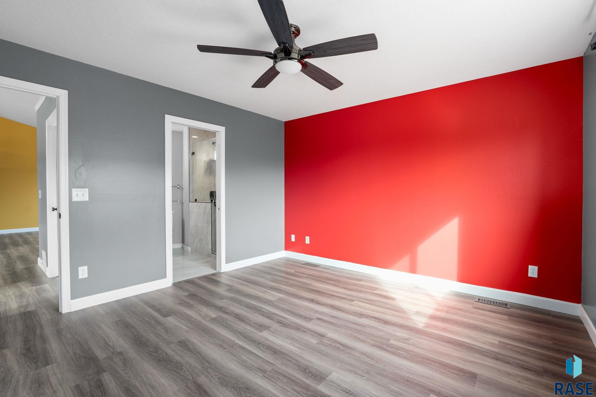 Sioux Falls, South Dakota 57106, United States, 4 Bedrooms Bedrooms, ,2 BathroomsBathrooms,Residential,Contingent,82018